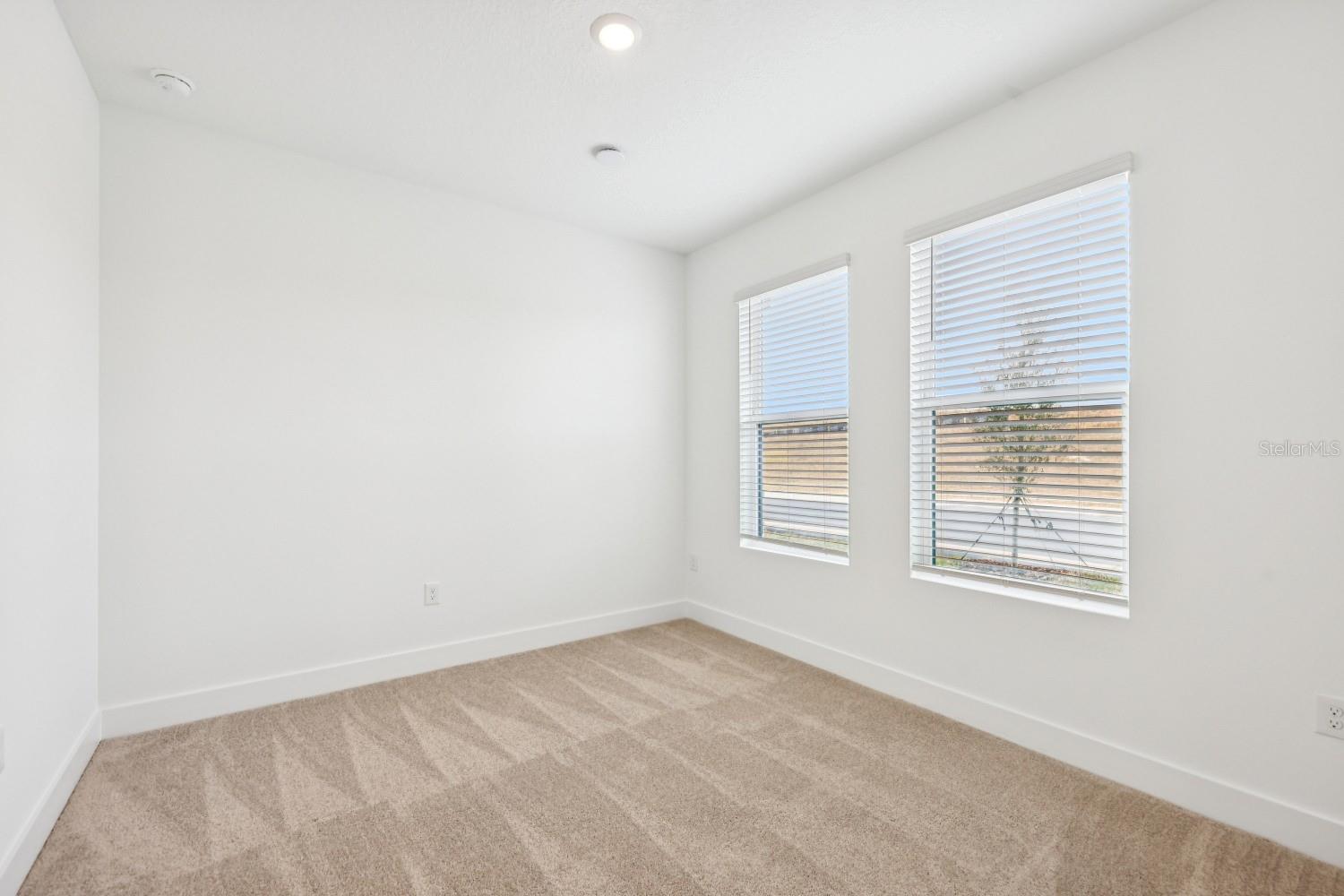 Image 6 of 39 For 15315 Hamlin Park Drive