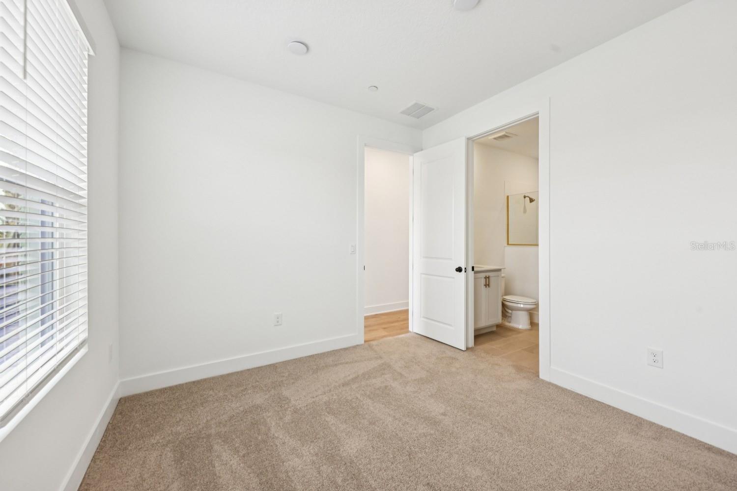 Image 7 of 39 For 15315 Hamlin Park Drive