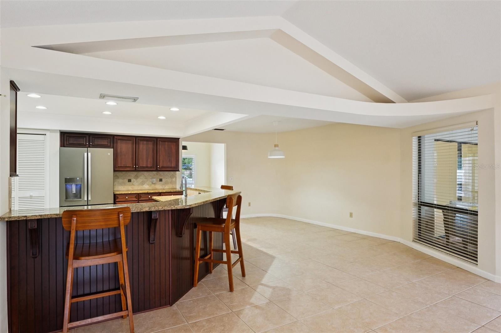 Listing photo id 14 for 1604 Palace Court