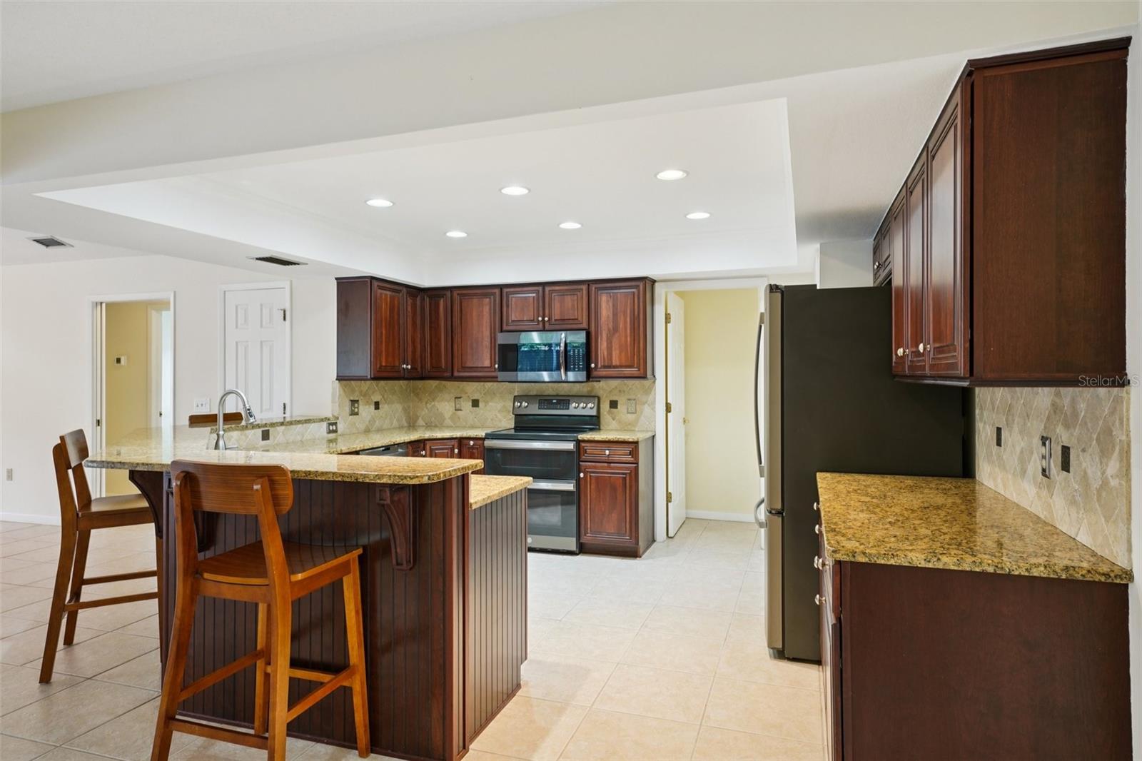 Listing photo id 15 for 1604 Palace Court