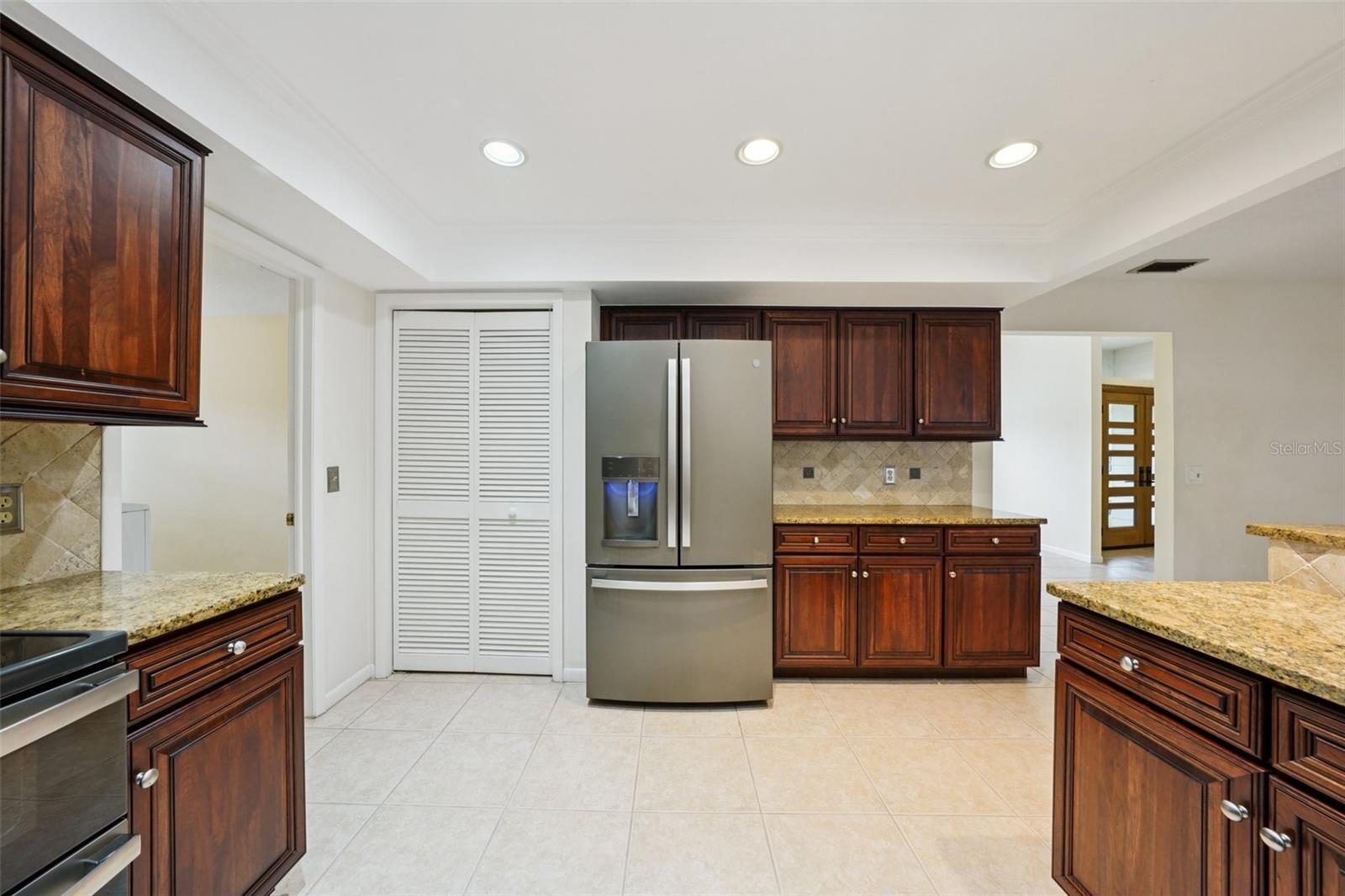 Listing photo id 20 for 1604 Palace Court