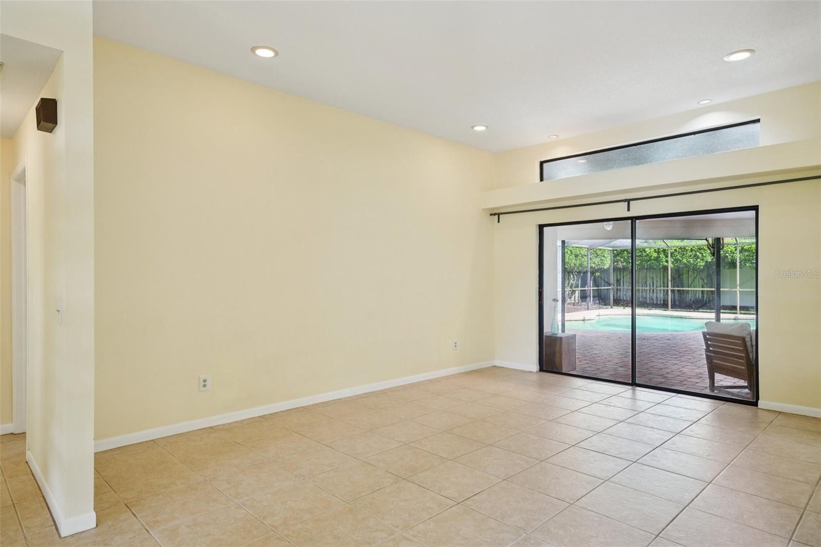 Listing photo id 21 for 1604 Palace Court