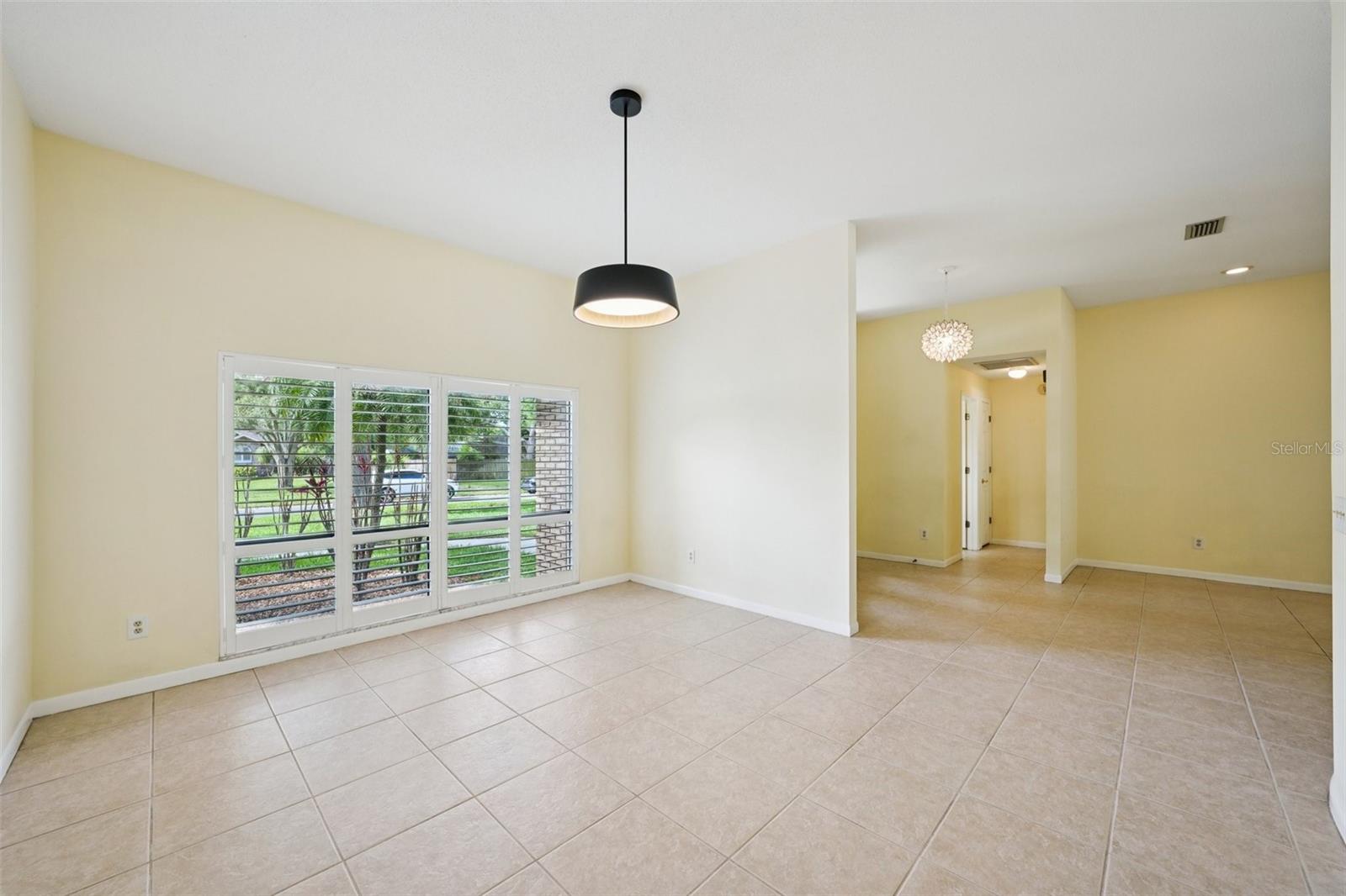 Listing photo id 23 for 1604 Palace Court