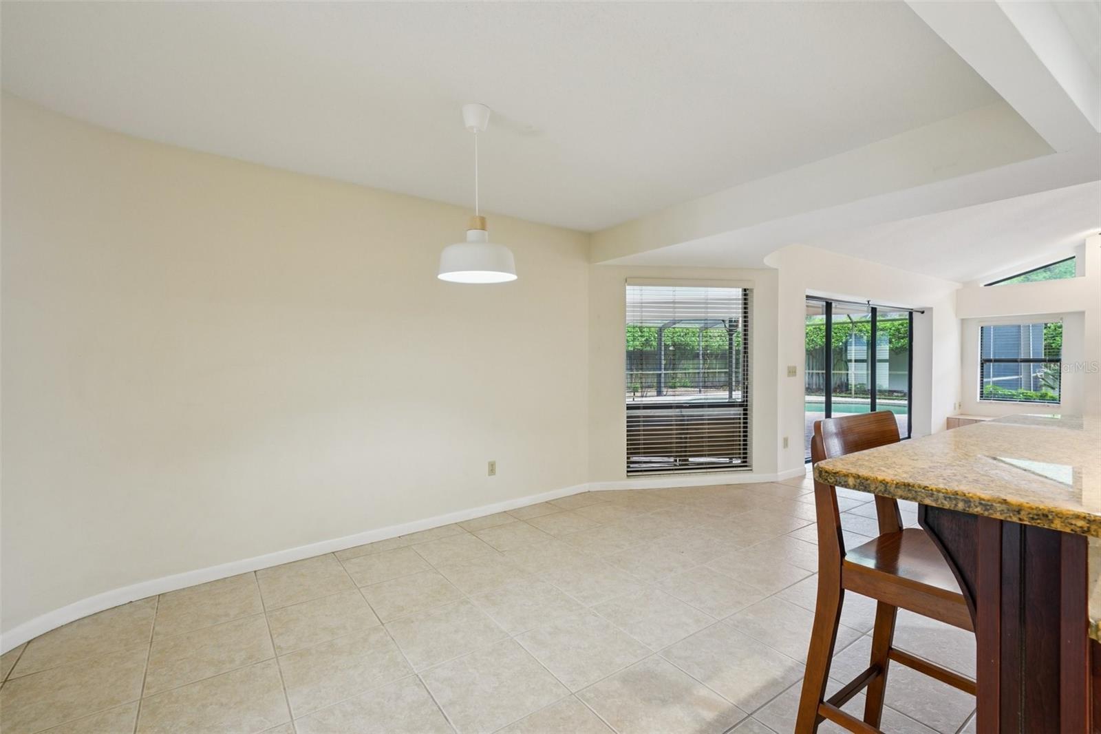 Listing photo id 25 for 1604 Palace Court