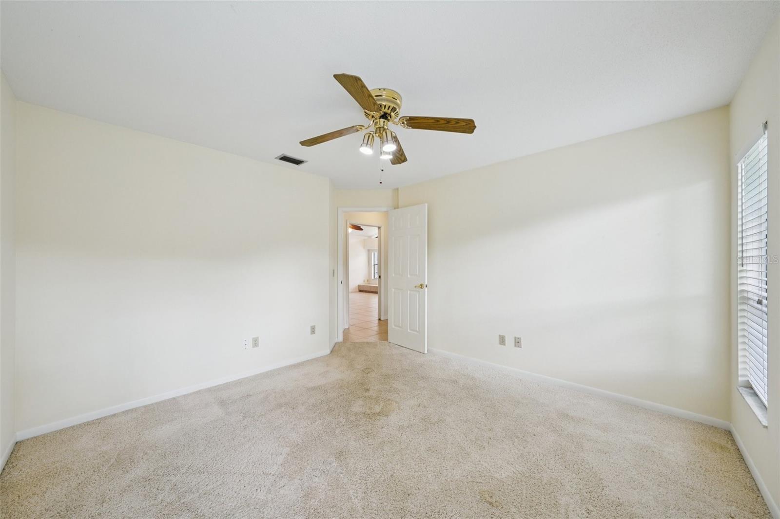 Listing photo id 27 for 1604 Palace Court