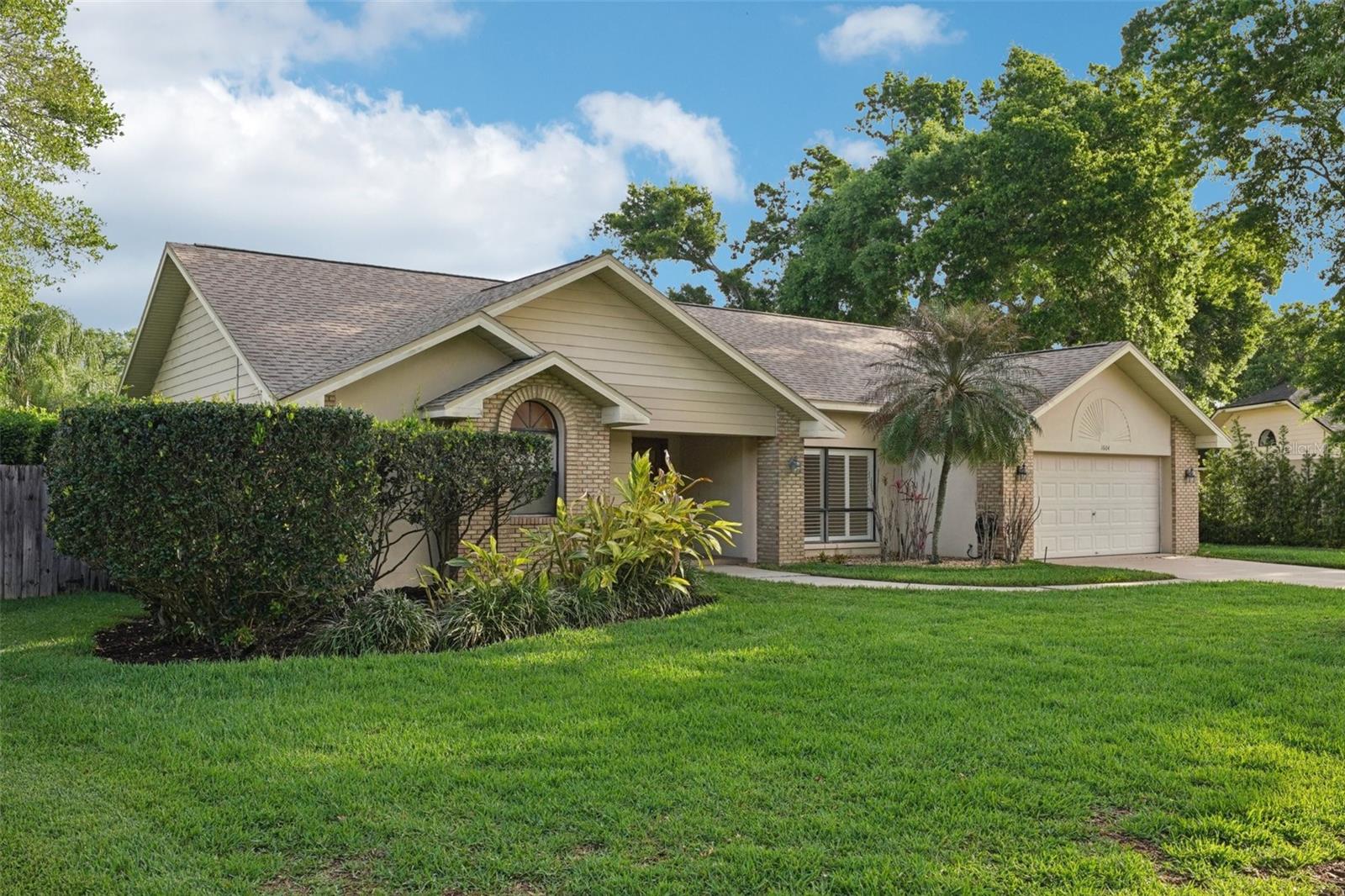 Listing photo id 1 for 1604 Palace Court