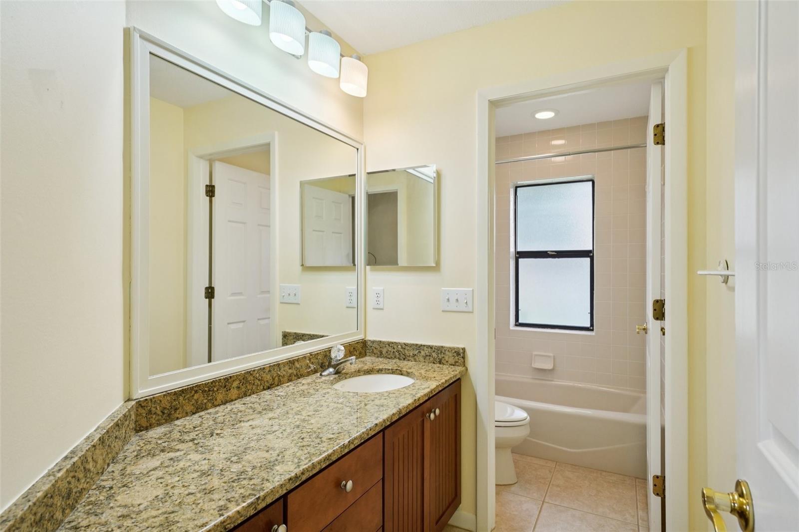 Listing photo id 30 for 1604 Palace Court