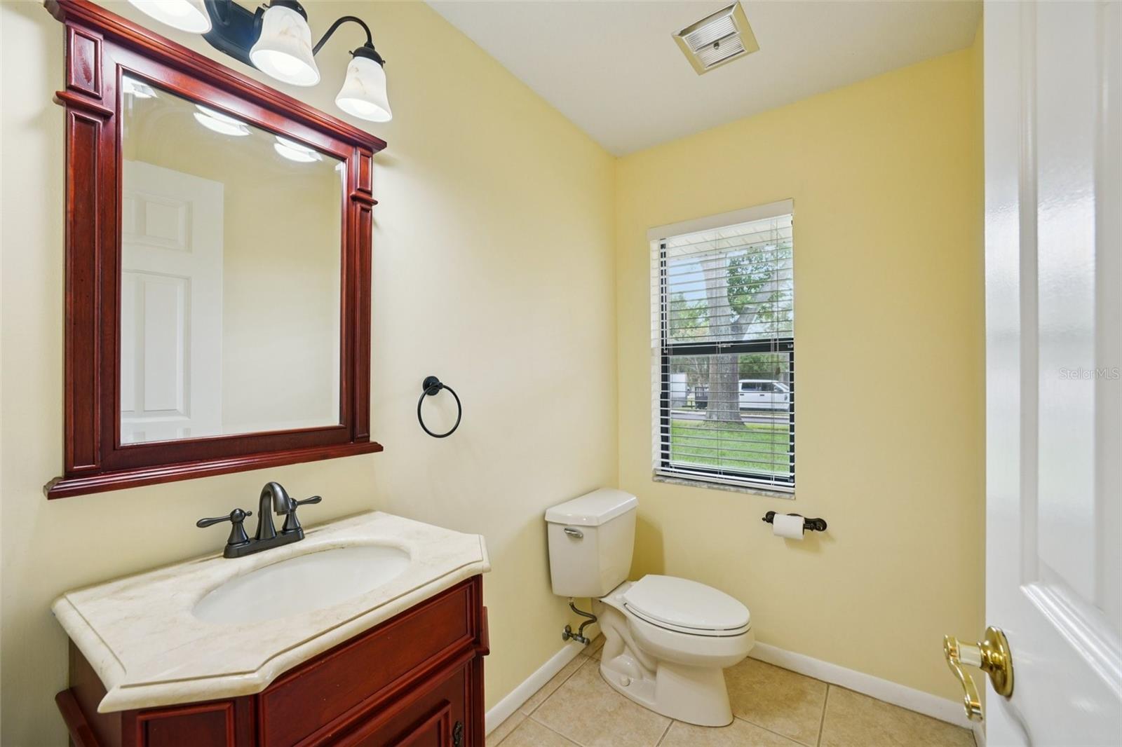 Listing photo id 31 for 1604 Palace Court