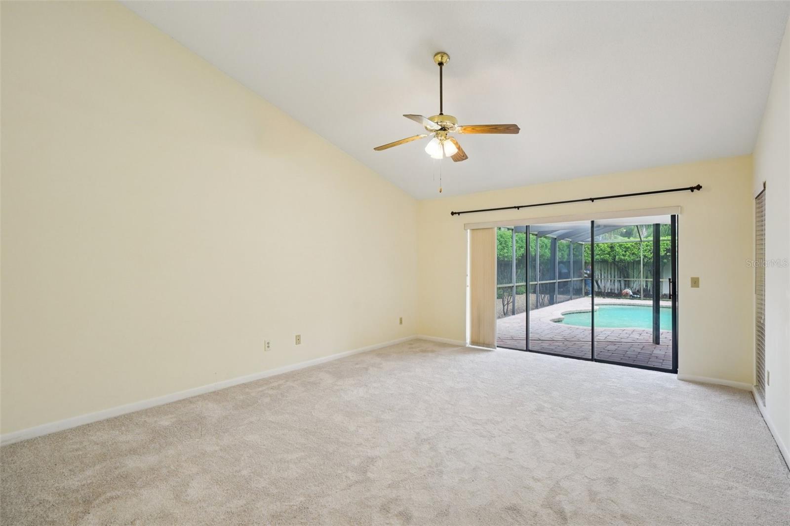 Listing photo id 32 for 1604 Palace Court