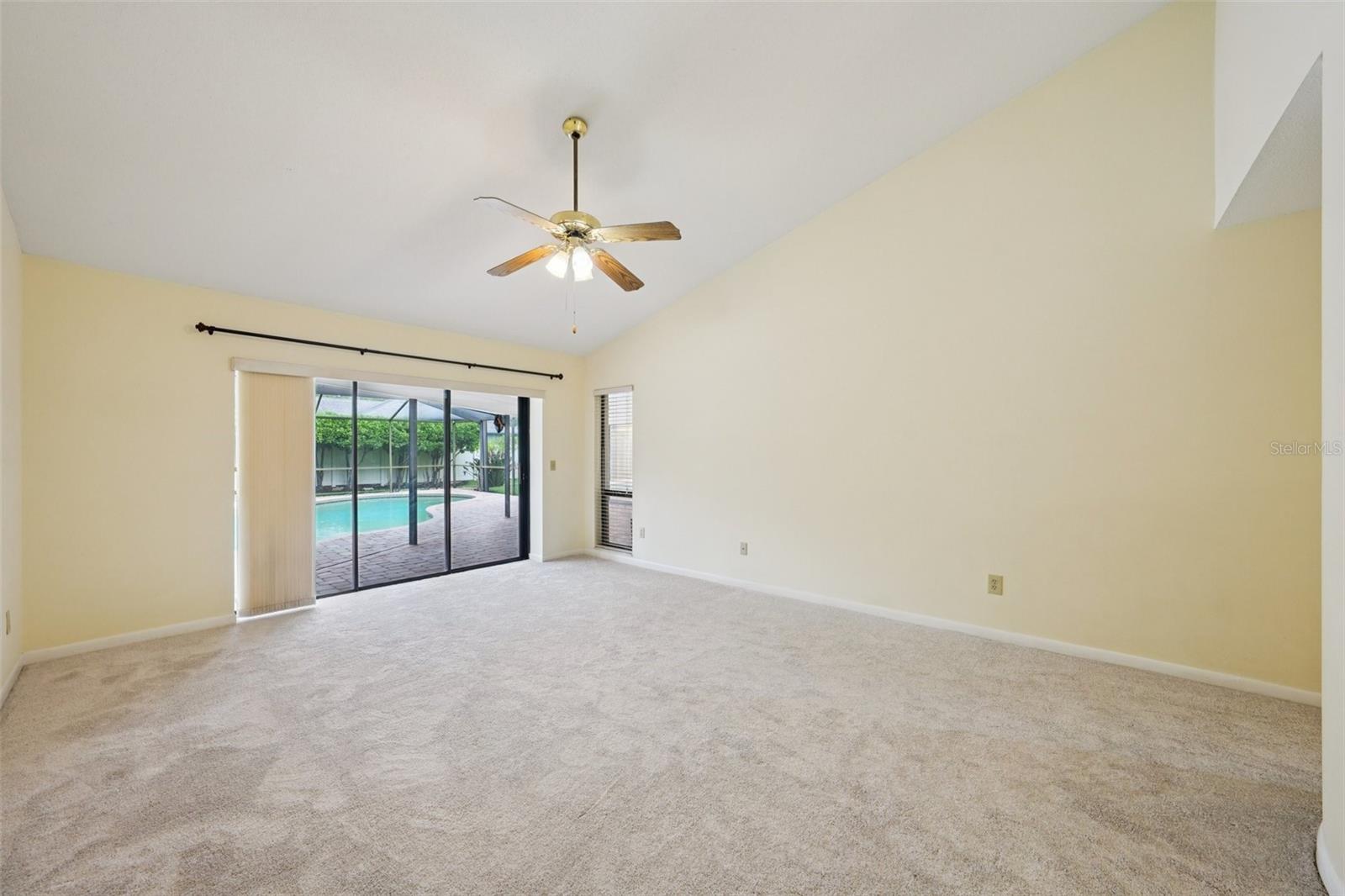 Listing photo id 33 for 1604 Palace Court