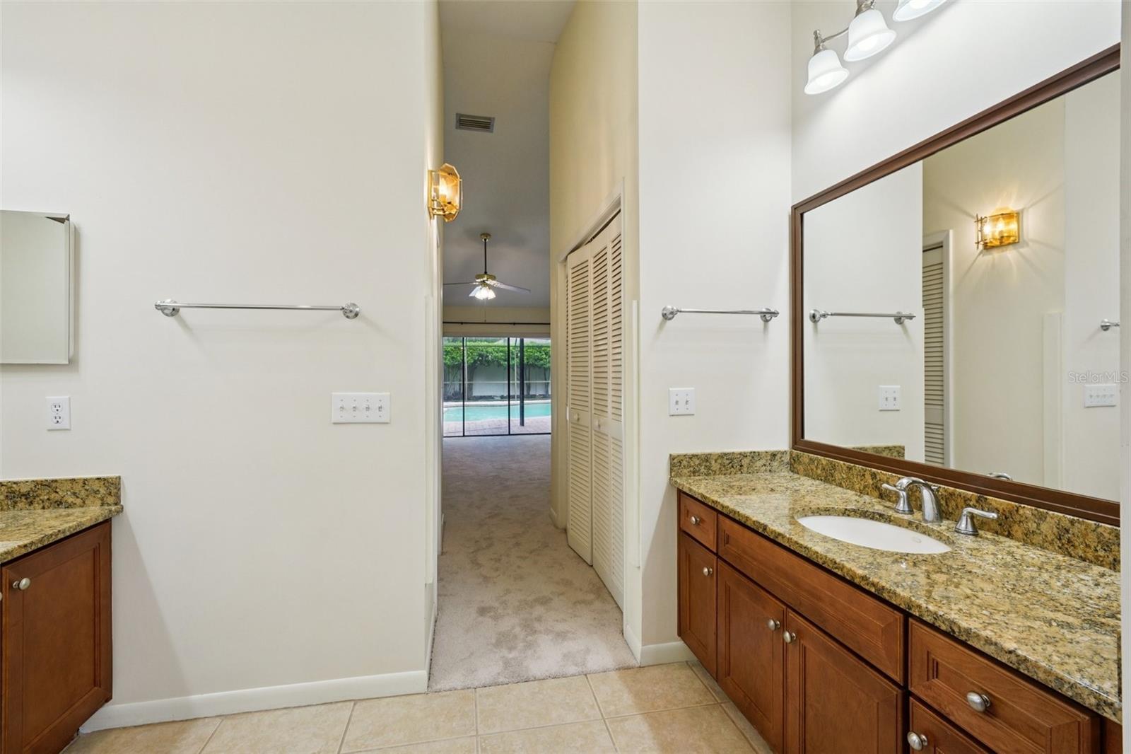 Listing photo id 36 for 1604 Palace Court