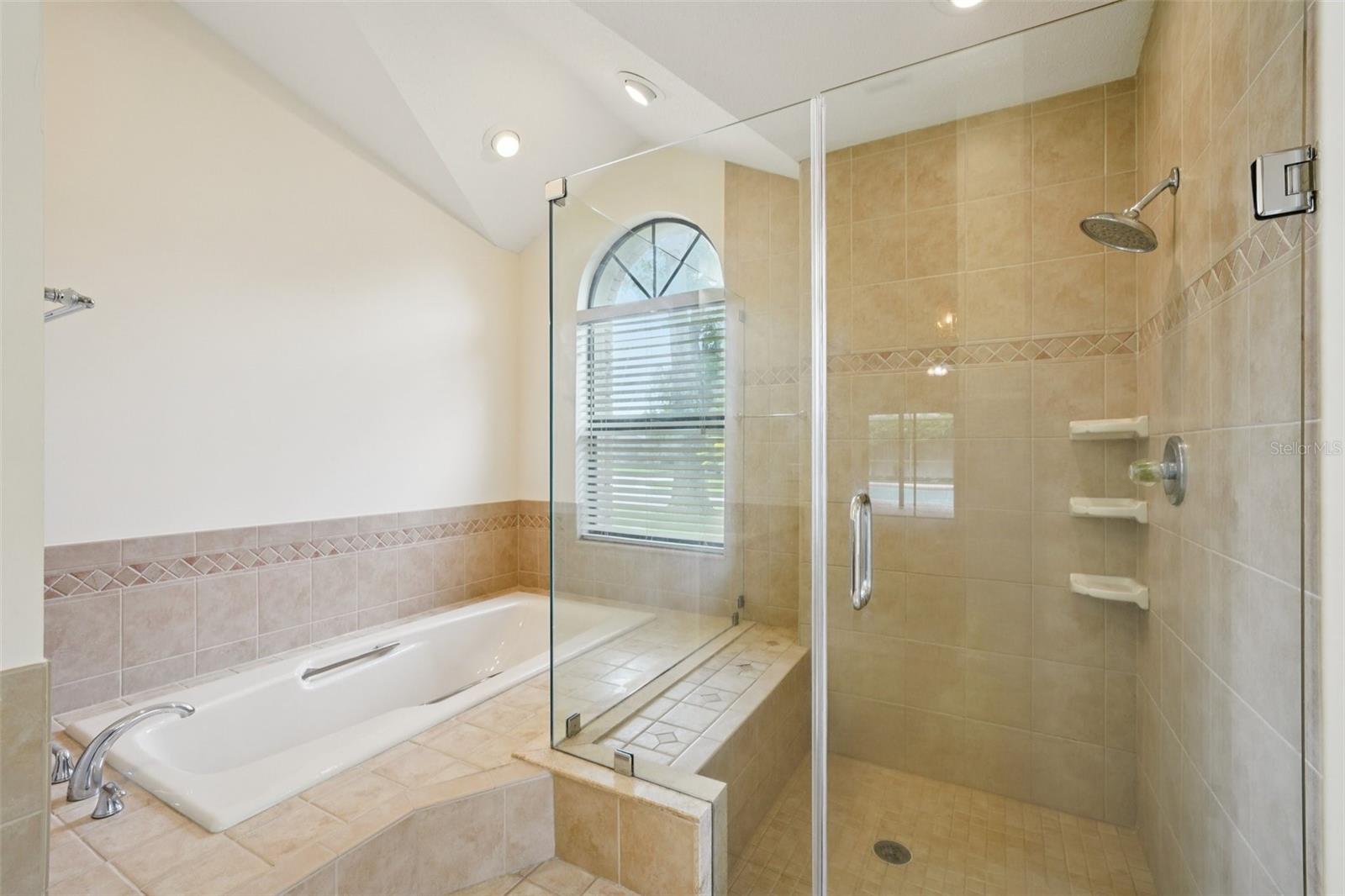 Listing photo id 37 for 1604 Palace Court