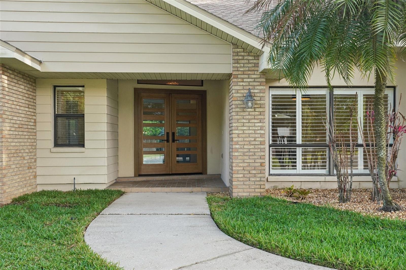 Listing photo id 2 for 1604 Palace Court