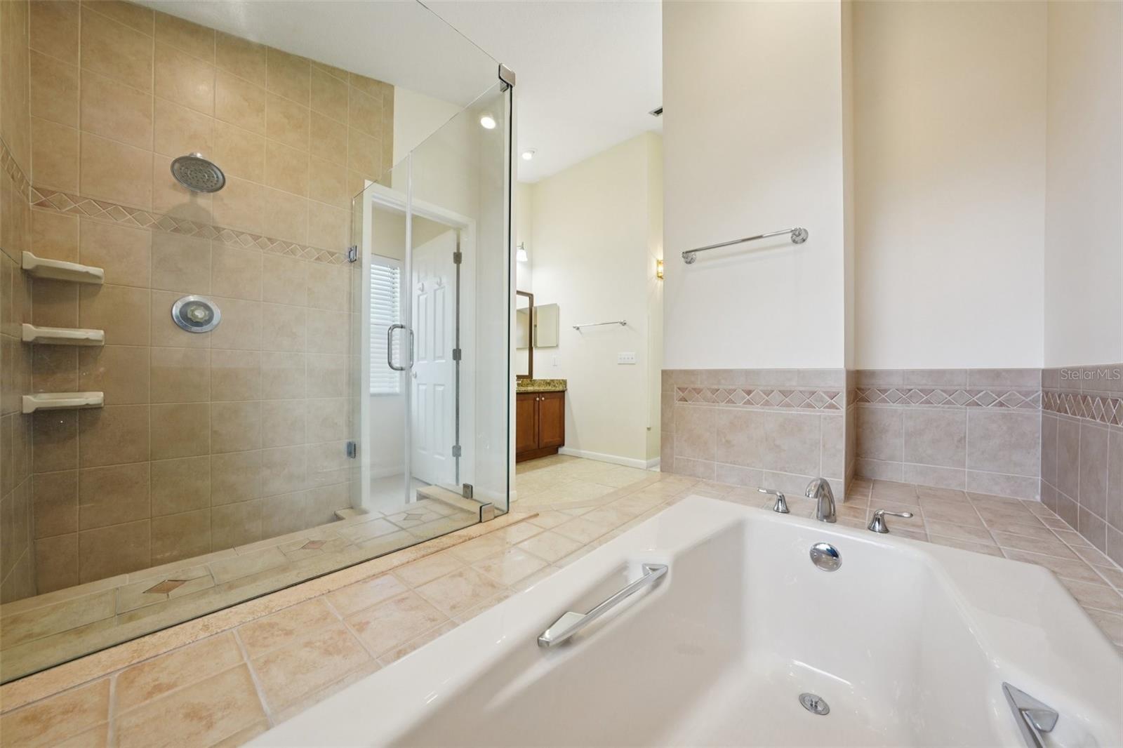 Listing photo id 38 for 1604 Palace Court