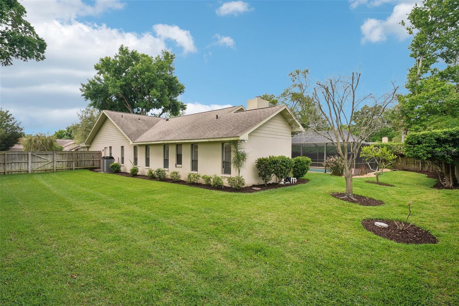 Listing photo id 45 for 1604 Palace Court