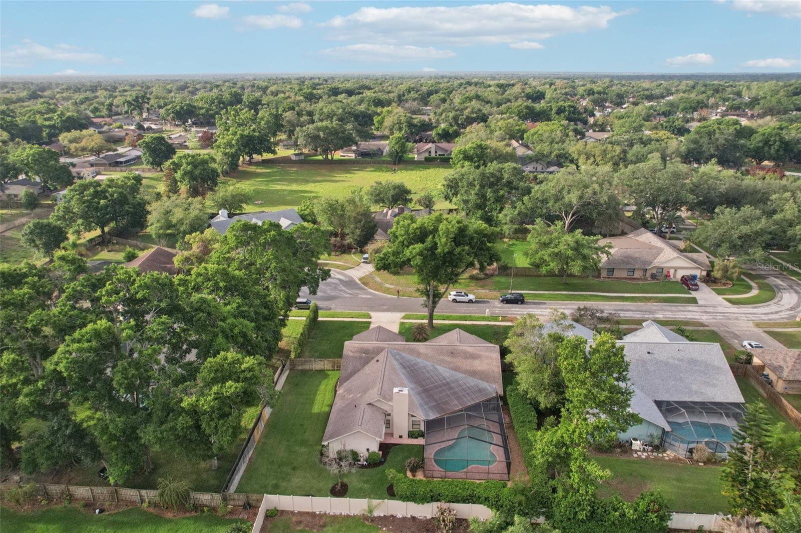 Listing photo id 47 for 1604 Palace Court