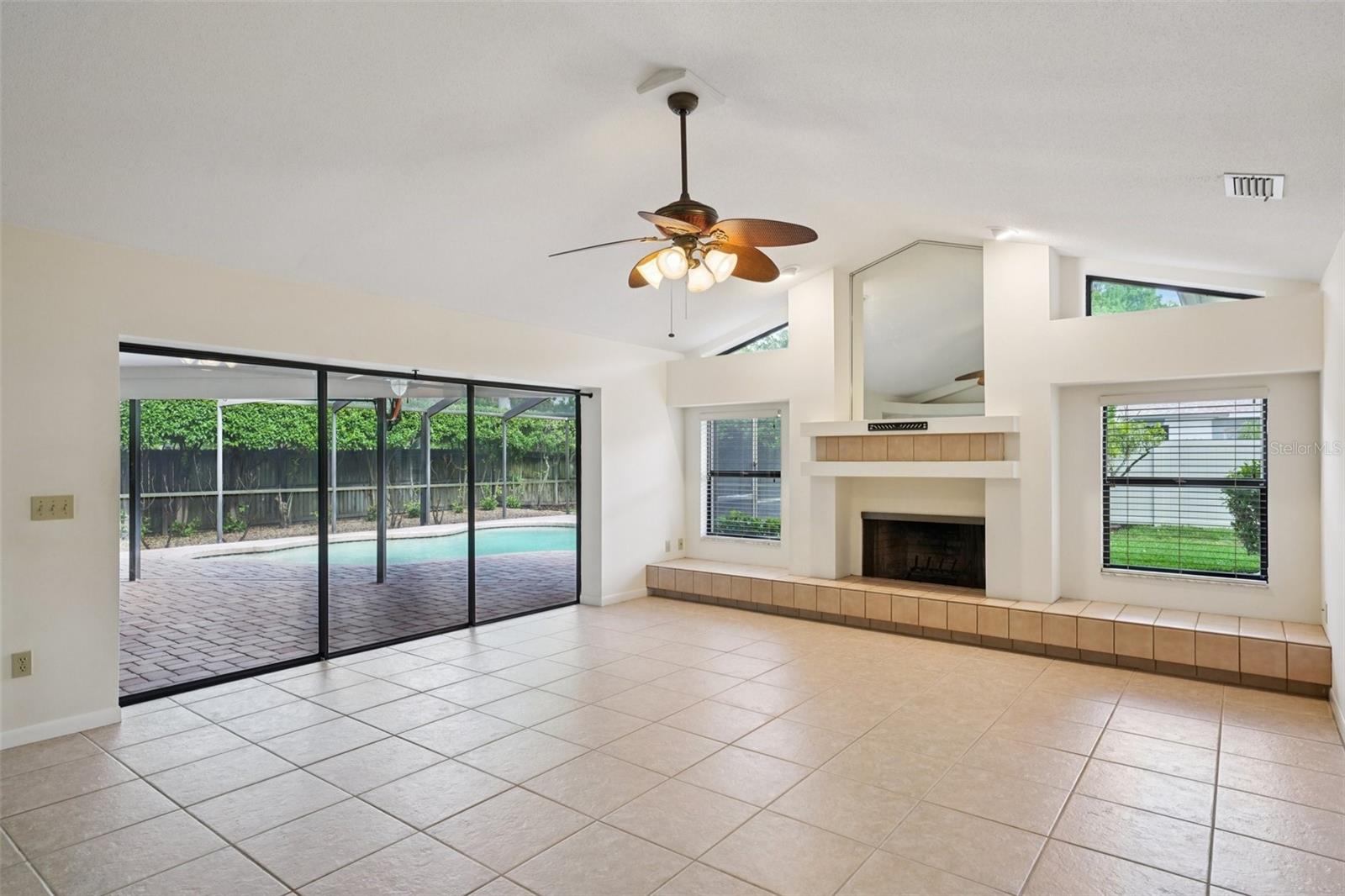 Listing photo id 6 for 1604 Palace Court