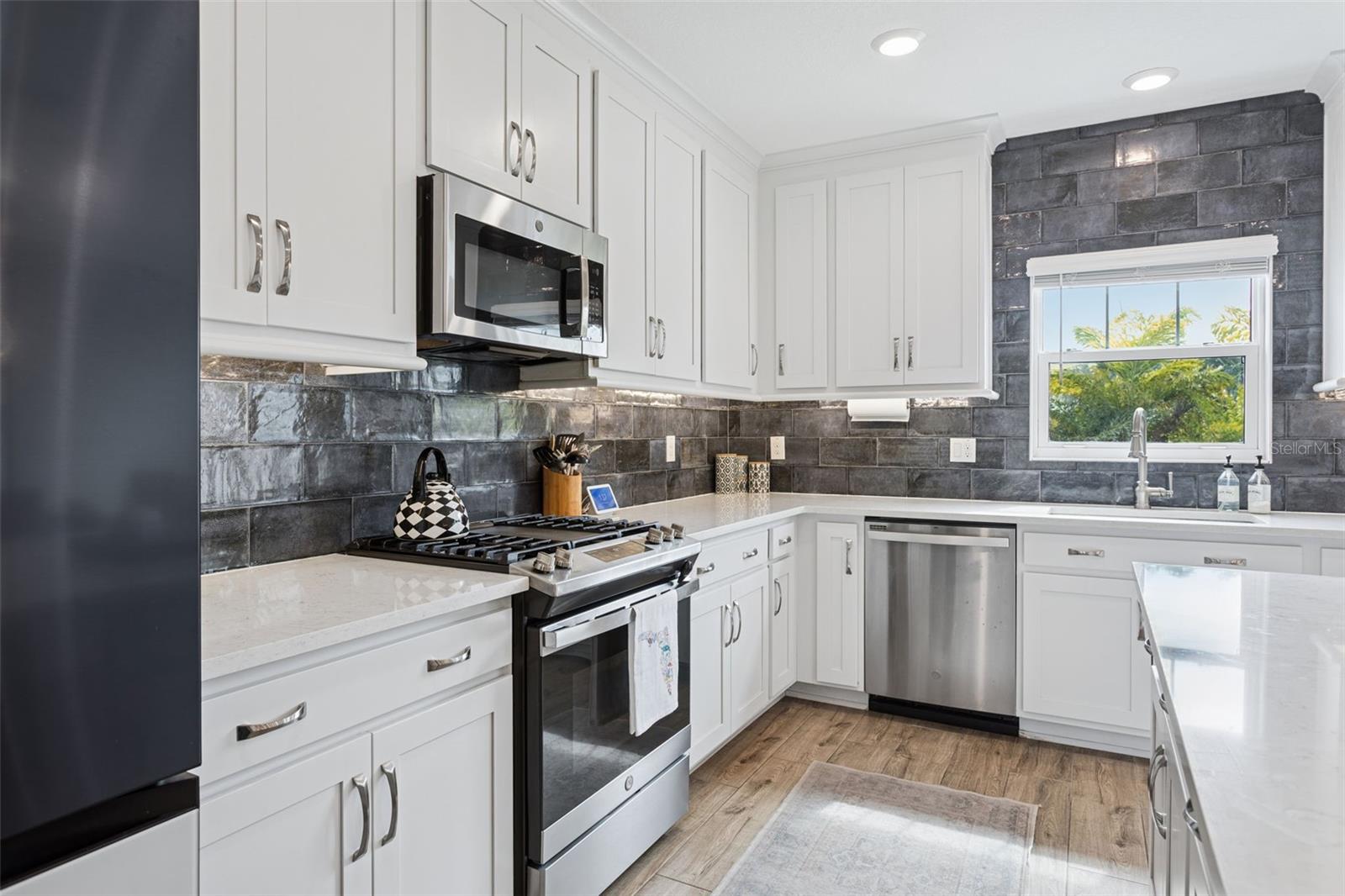 Image 14 of 42 For 5351 Bridge Street 24