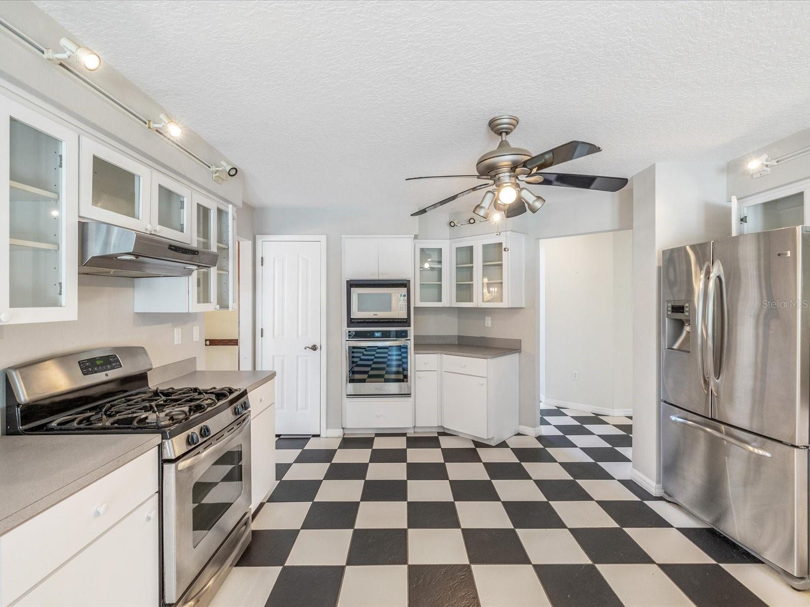 Image 5 of 19 For 15420 Aubrey Avenue