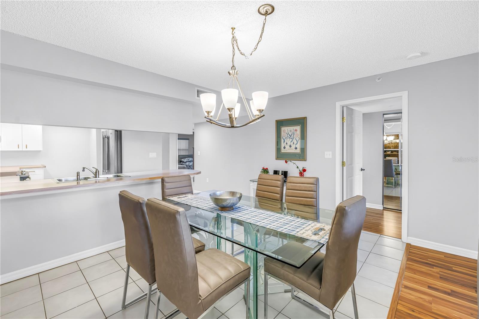 Image 10 of 47 For 6650 Sunset Way 105