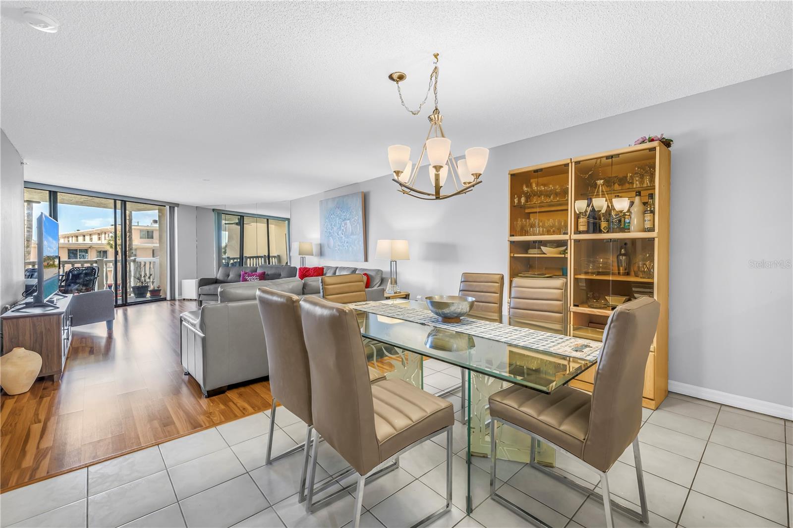 Image 11 of 47 For 6650 Sunset Way 105