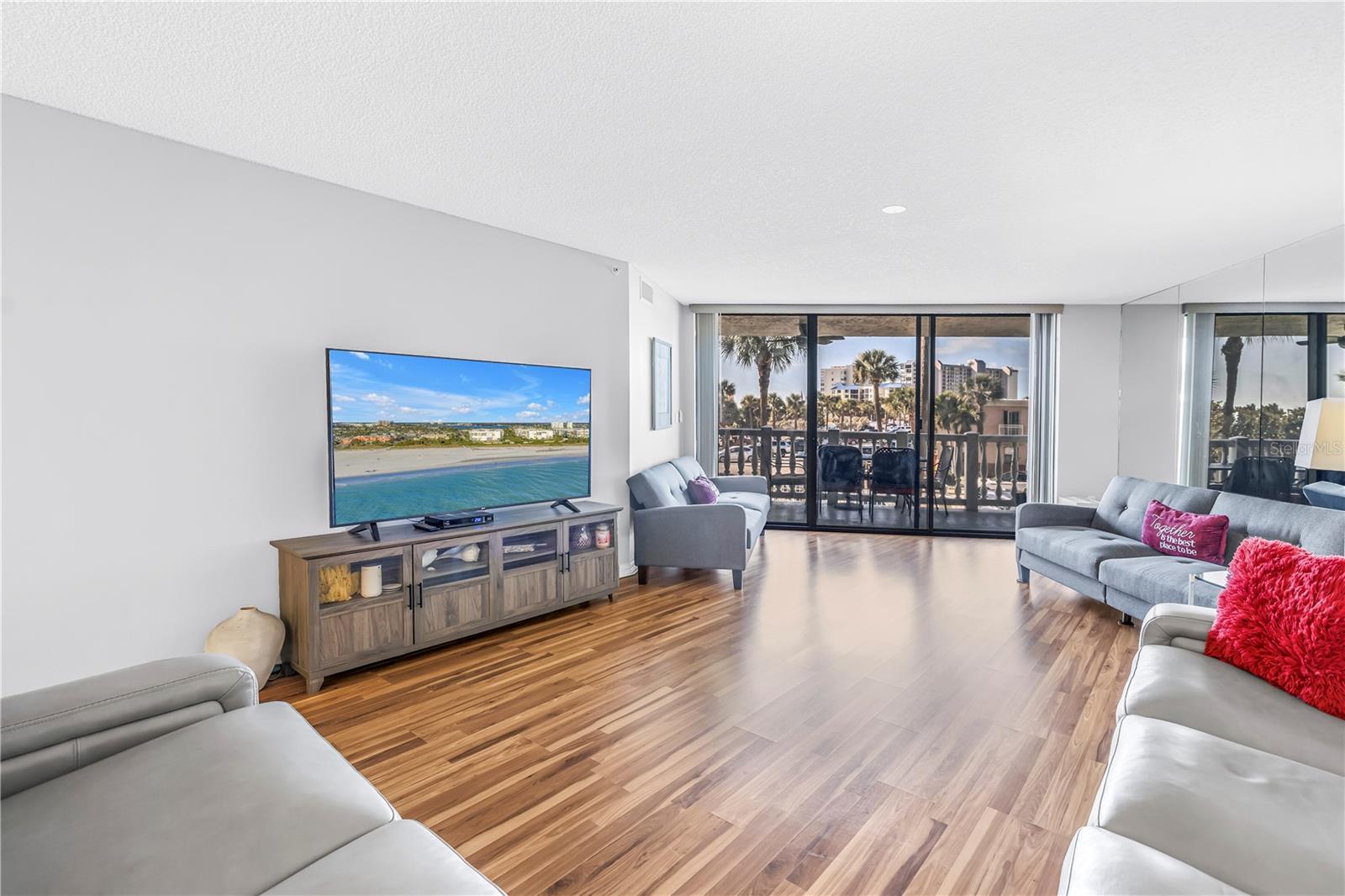 Image 12 of 47 For 6650 Sunset Way 105