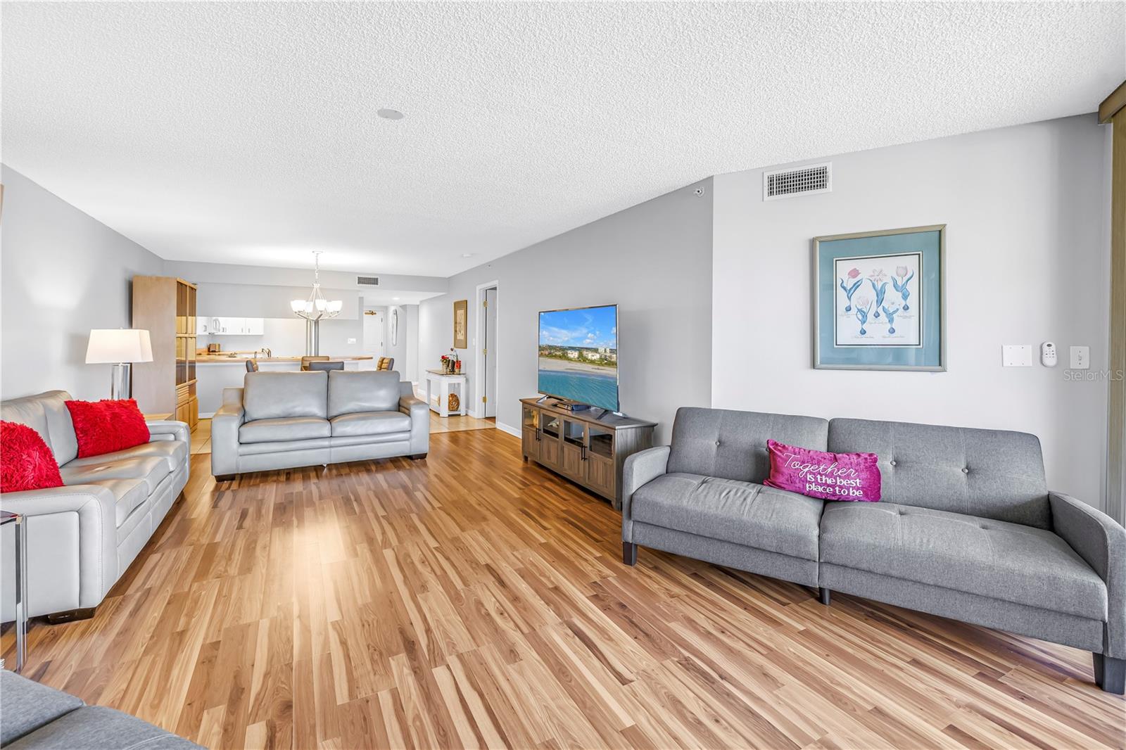 Image 14 of 47 For 6650 Sunset Way 105