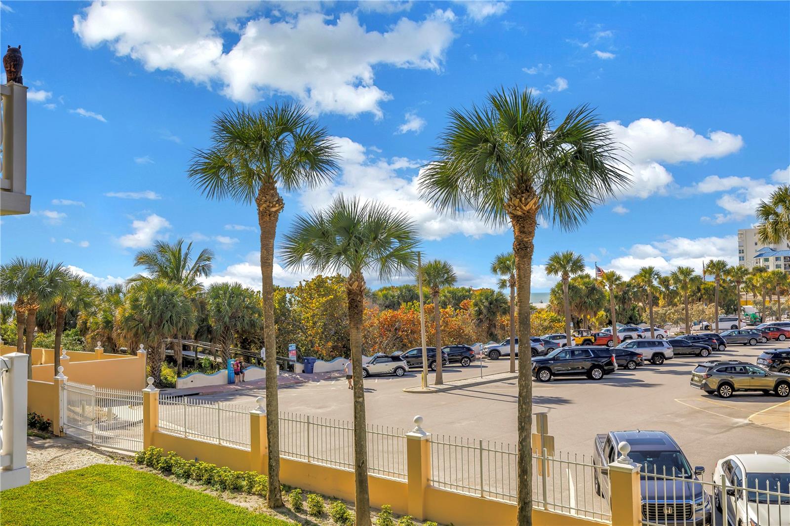 Image 17 of 47 For 6650 Sunset Way 105