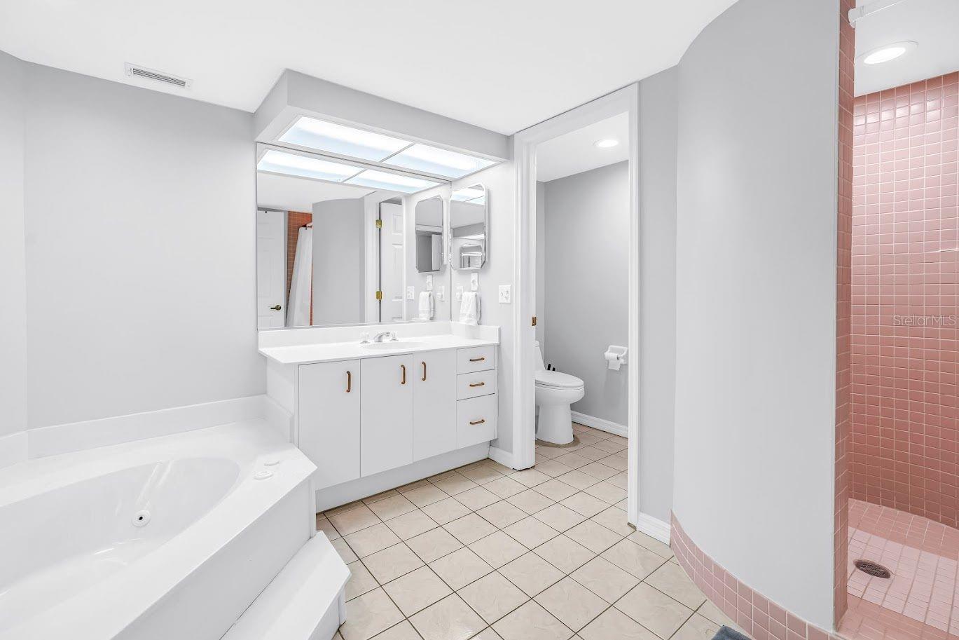 Image 22 of 47 For 6650 Sunset Way 105