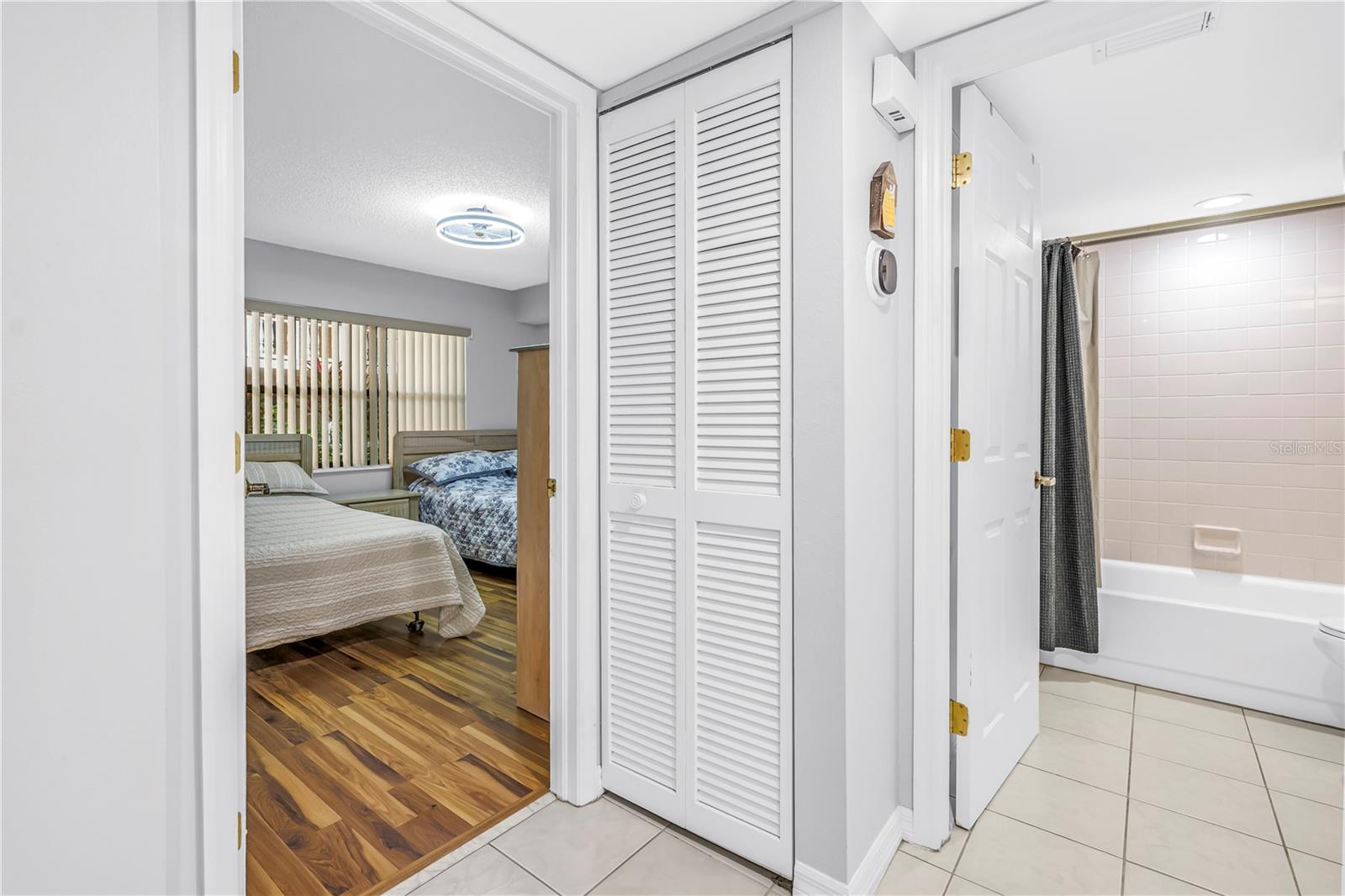 Image 24 of 47 For 6650 Sunset Way 105