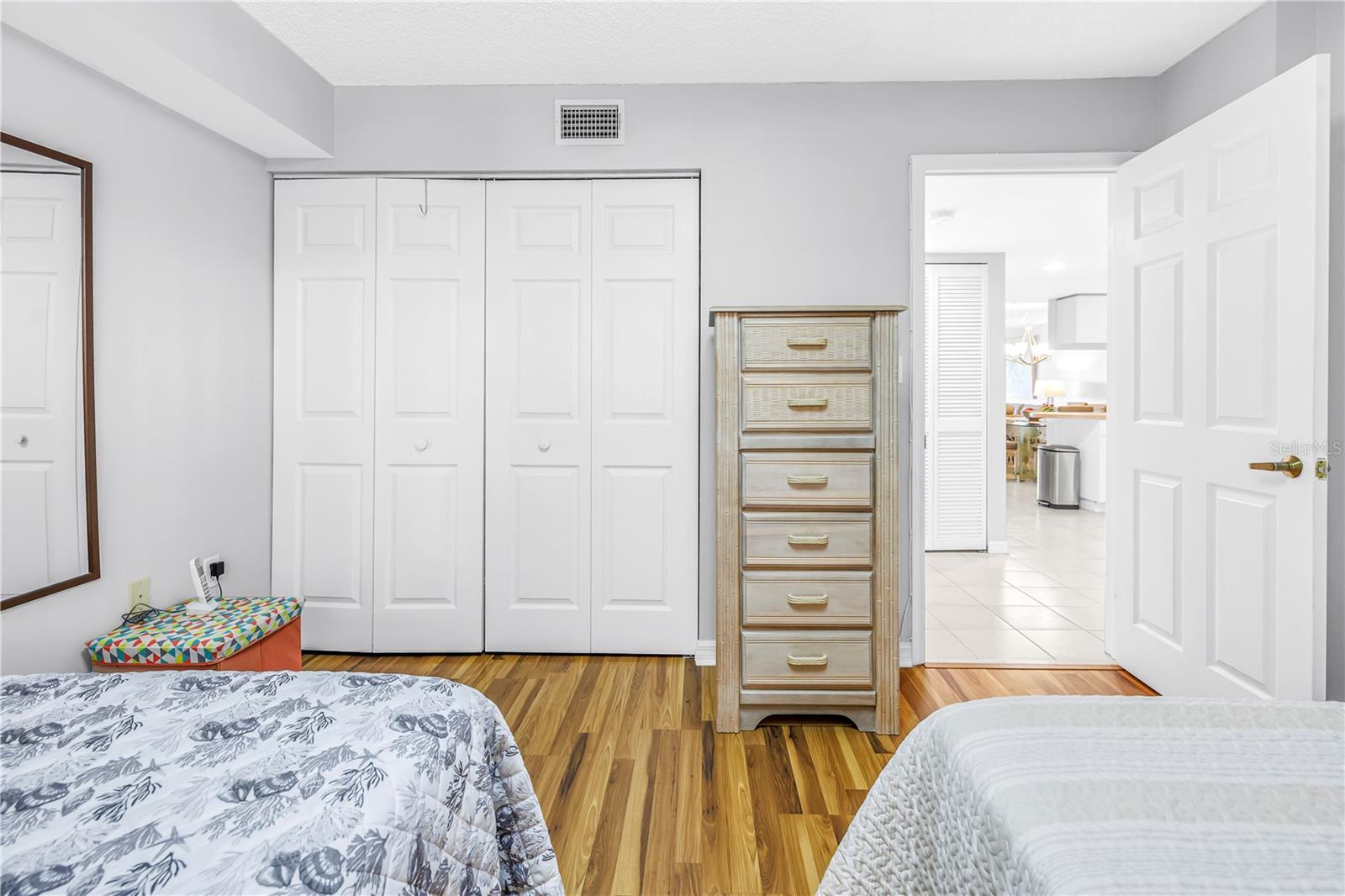 Image 26 of 47 For 6650 Sunset Way 105