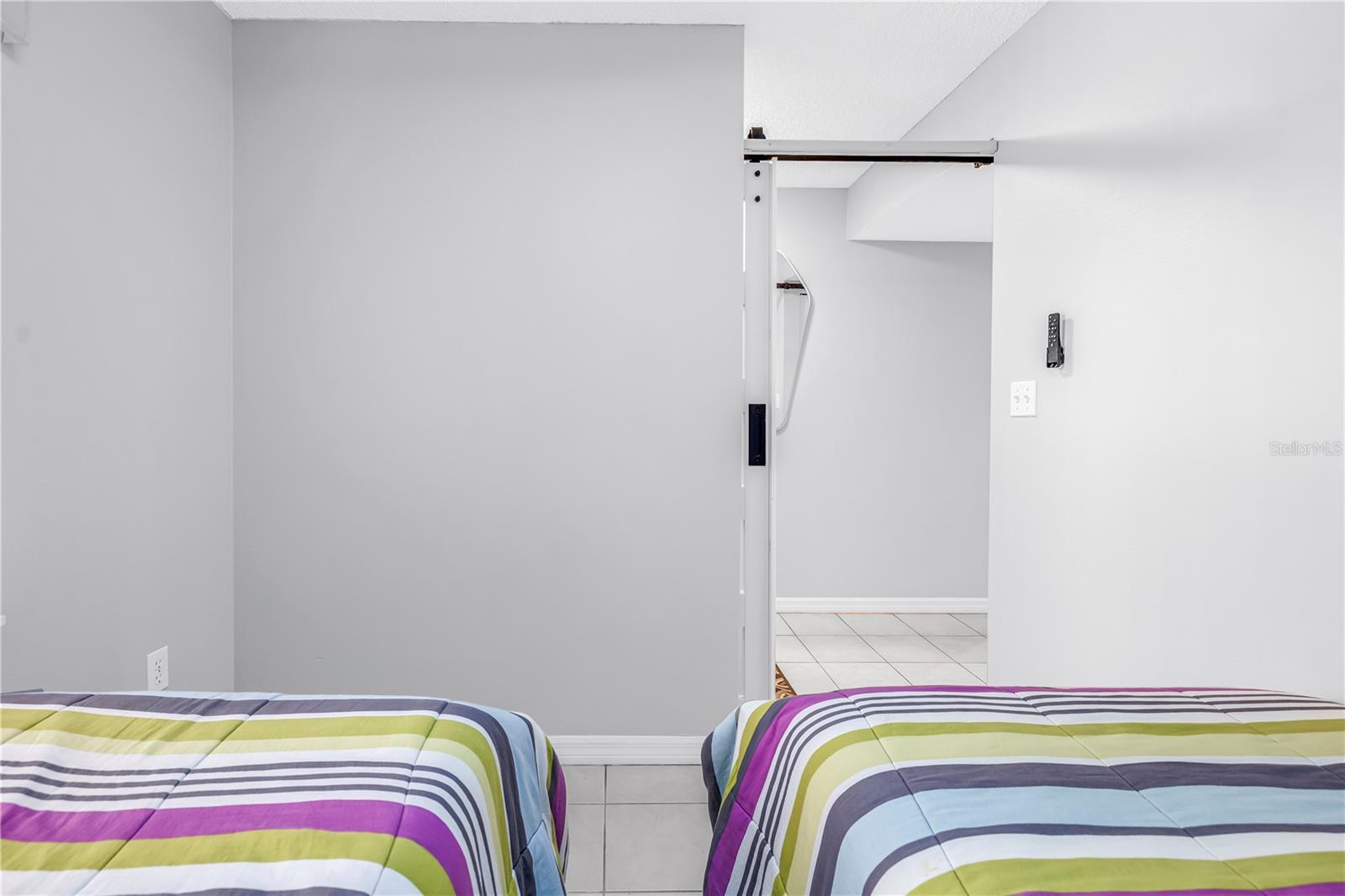 Image 29 of 47 For 6650 Sunset Way 105