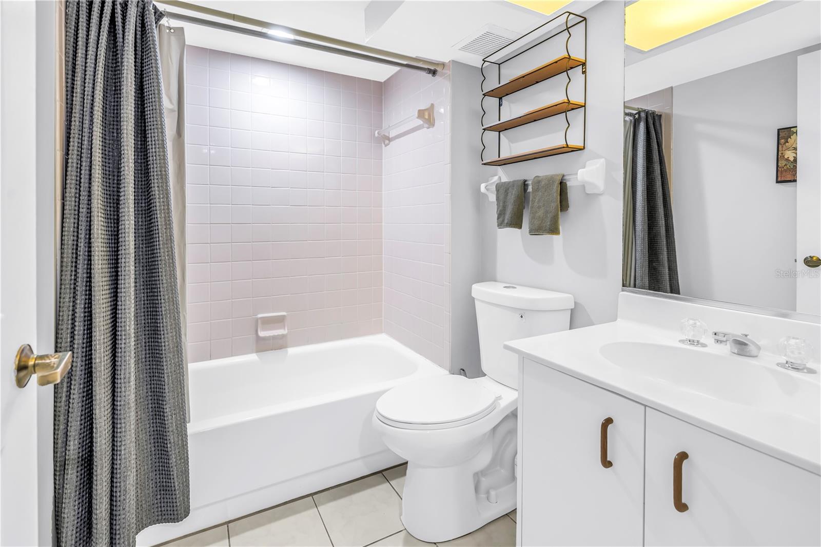 Image 30 of 47 For 6650 Sunset Way 105