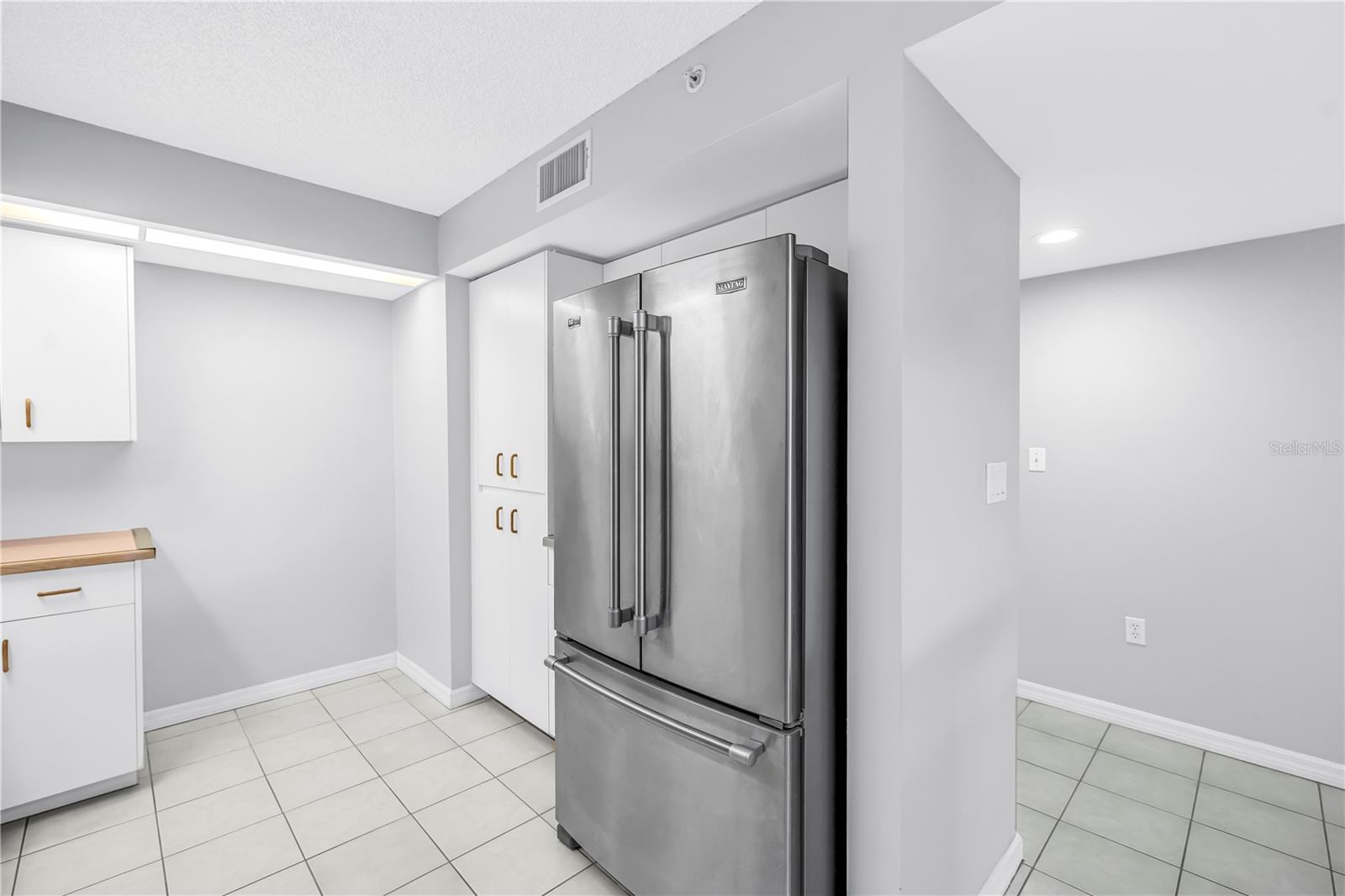 Image 7 of 47 For 6650 Sunset Way 105