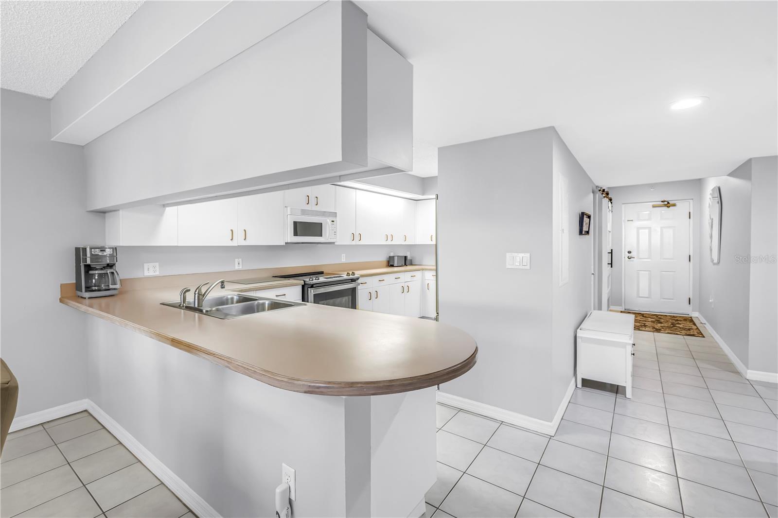 Image 9 of 47 For 6650 Sunset Way 105