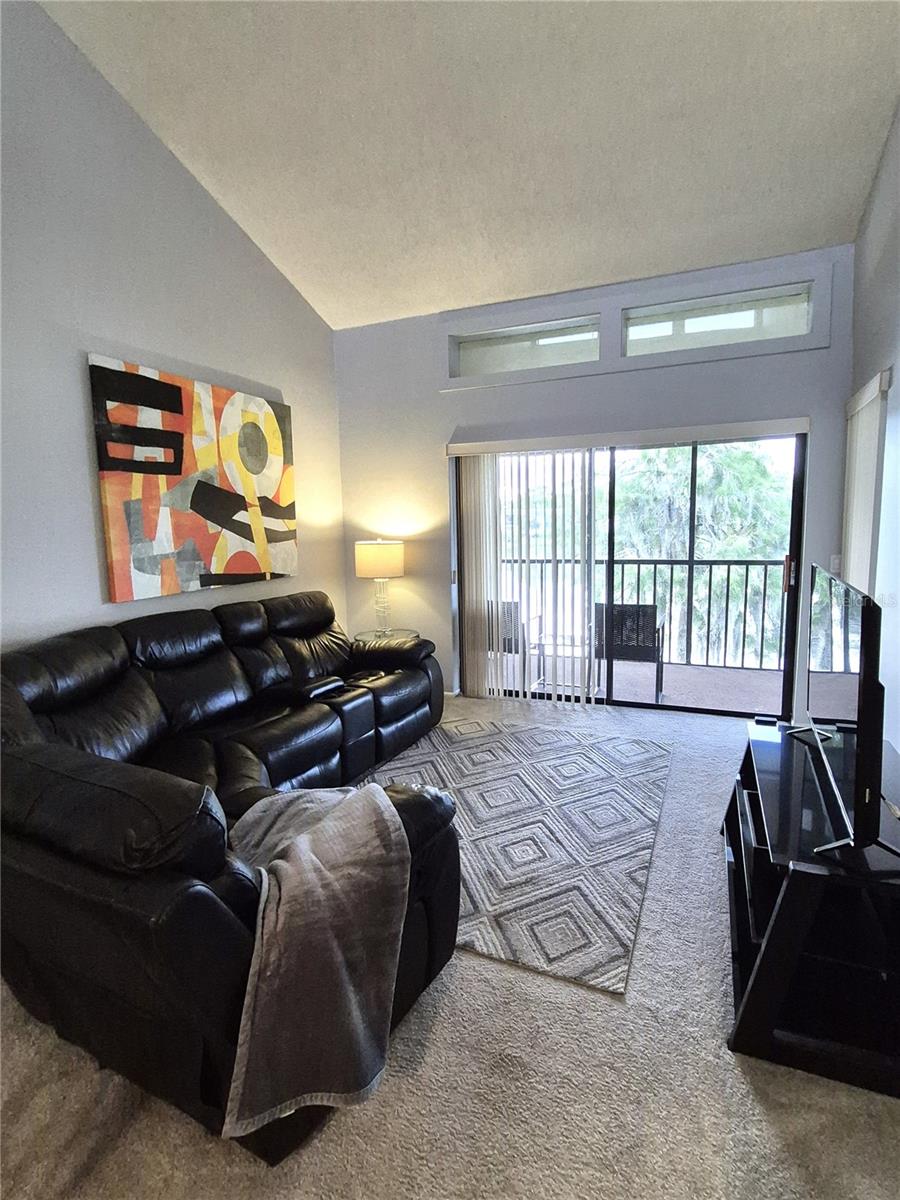 Image 5 of 22 For 270 Woodlake Wynde 270