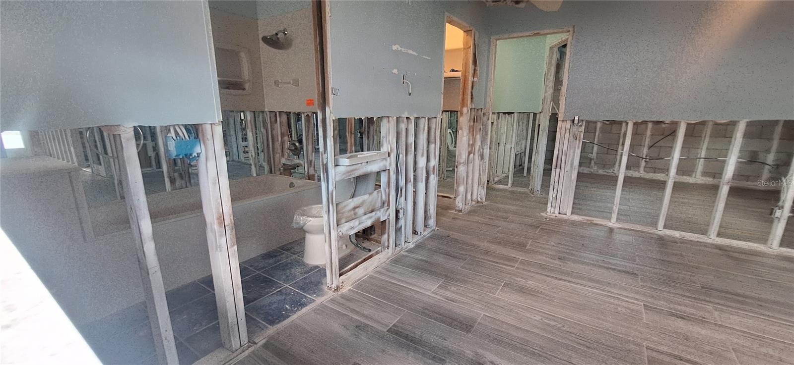 Image 11 of 16 For 6019 Venetian Boulevard Ne