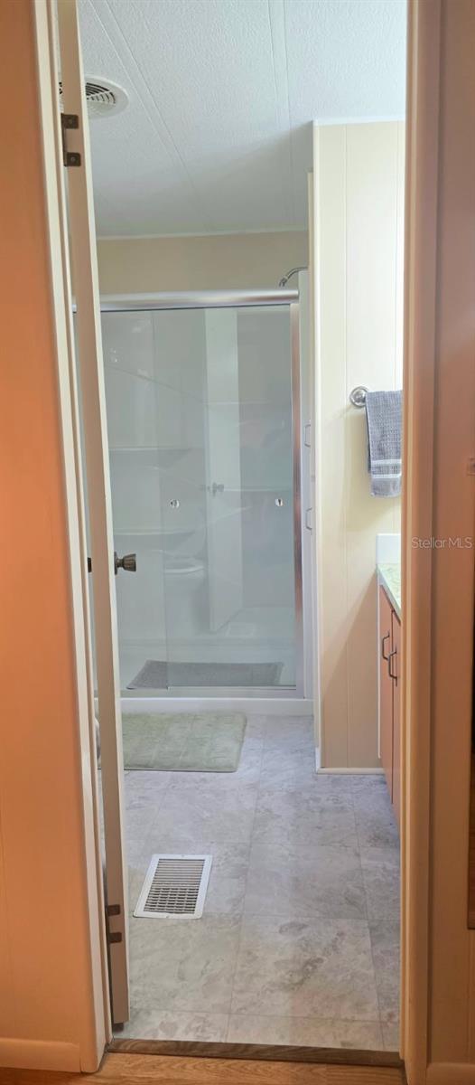 Image 17 of 23 For 40 Concord Lane