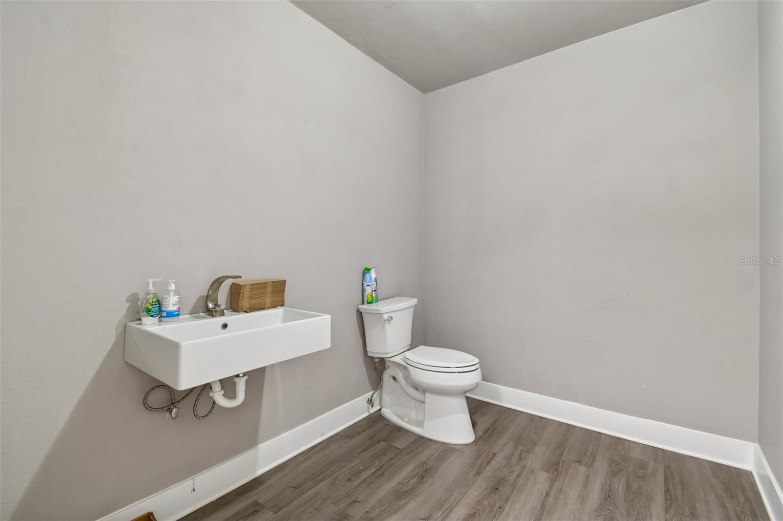 Listing photo id 20 for 10001 Water Works Lane