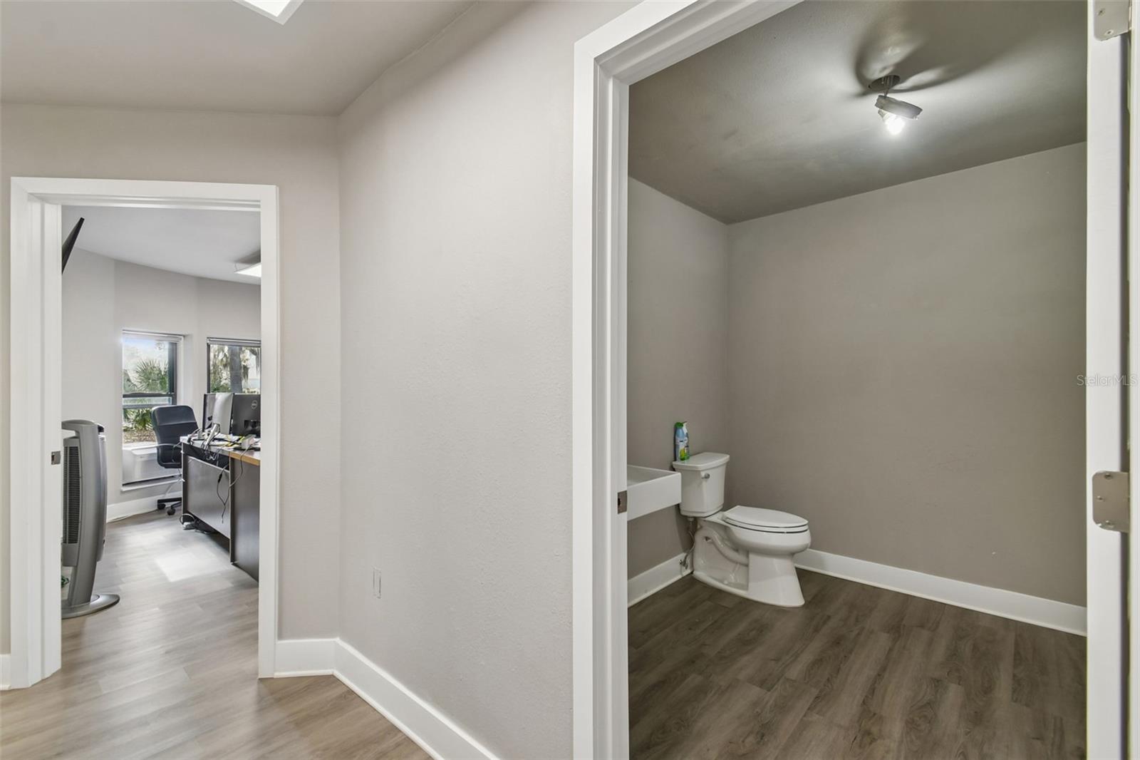 Listing photo id 25 for 10001 Water Works Lane