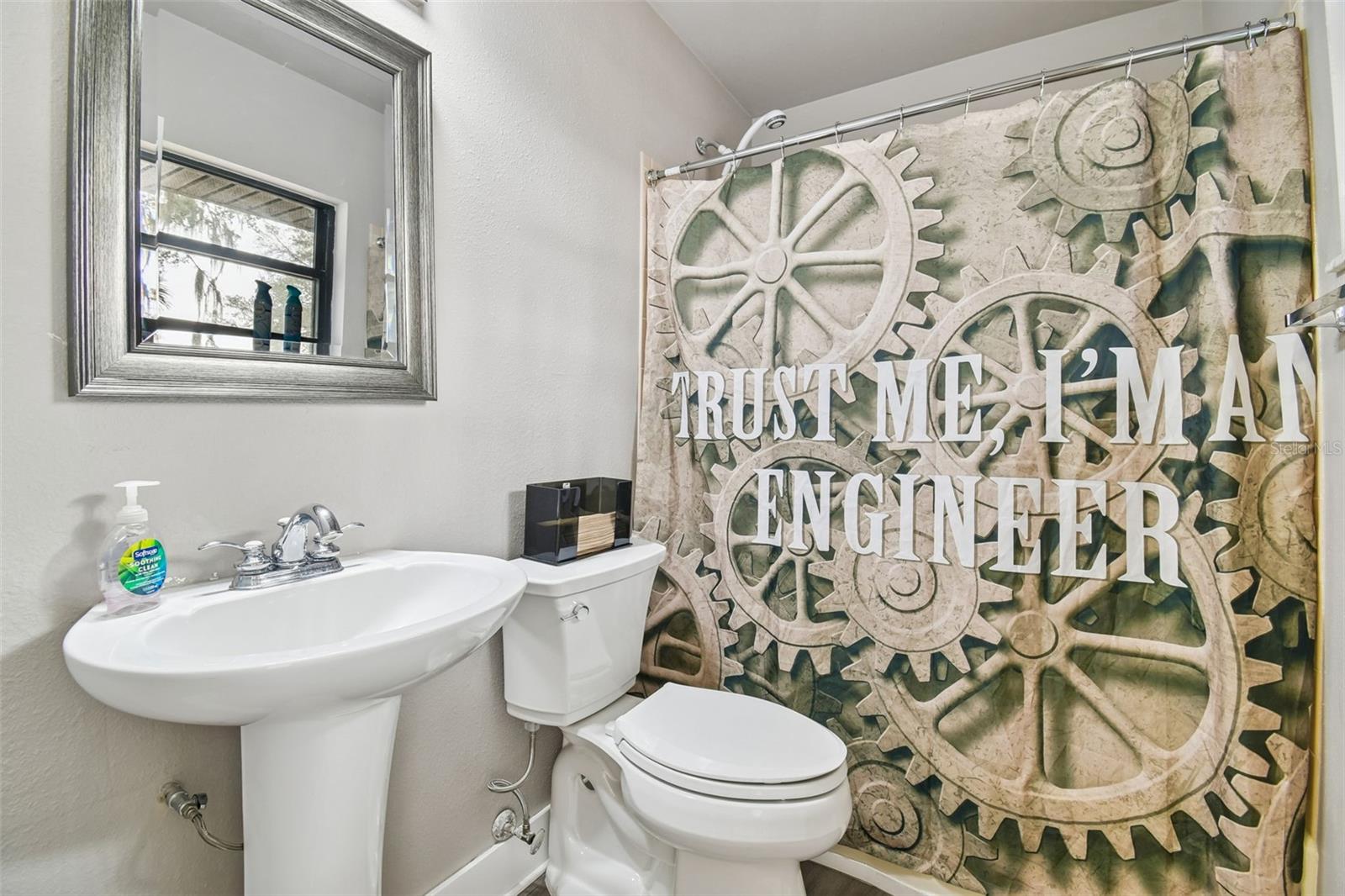 Listing photo id 5 for 10001 Water Works Lane