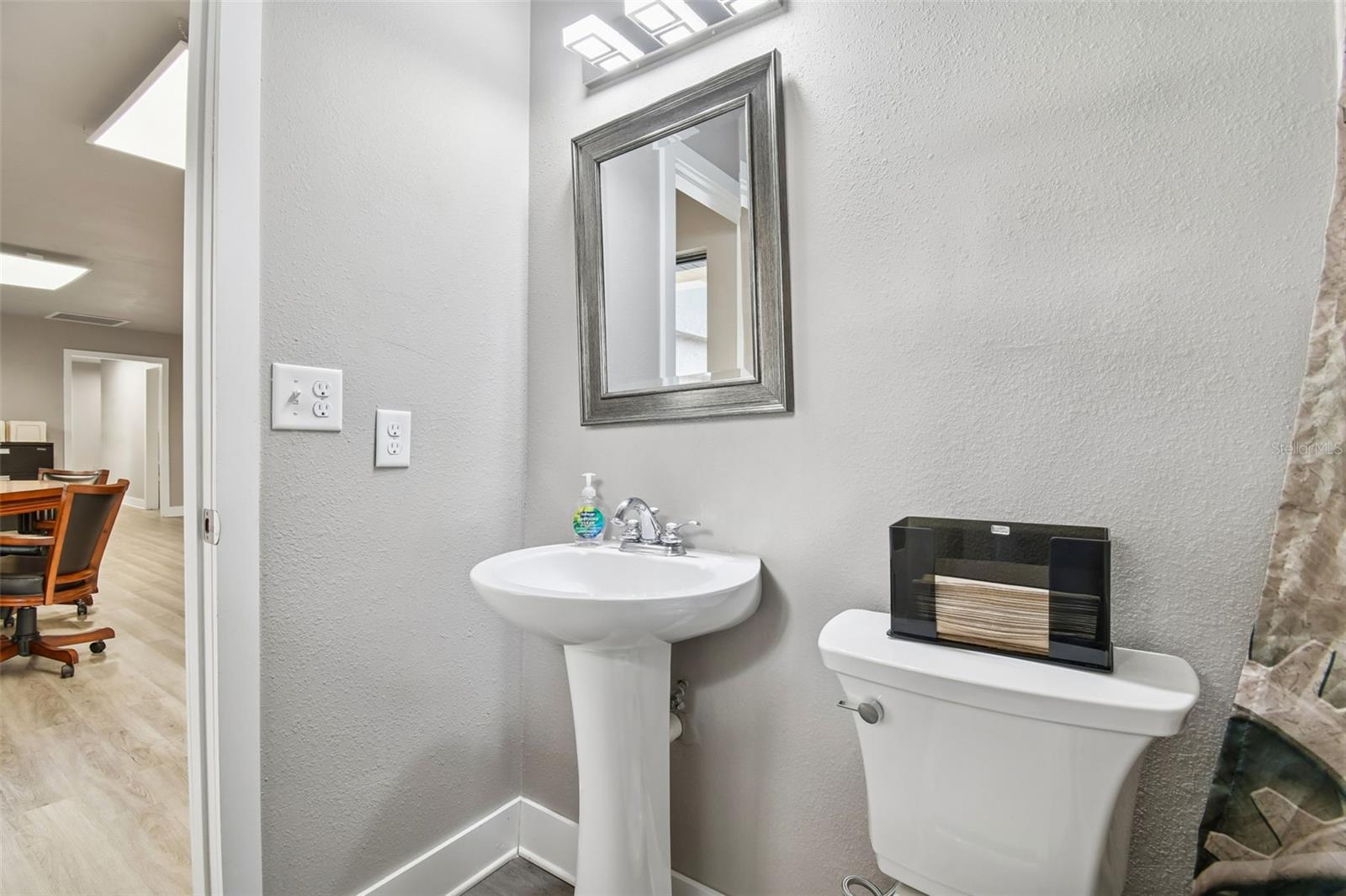 Listing photo id 6 for 10001 Water Works Lane