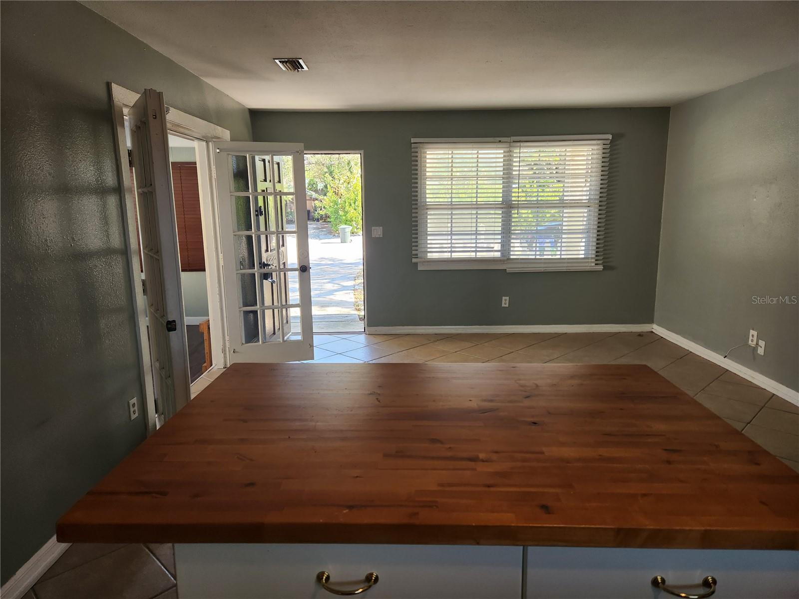 Image 4 of 18 For 665 6th Avenue N