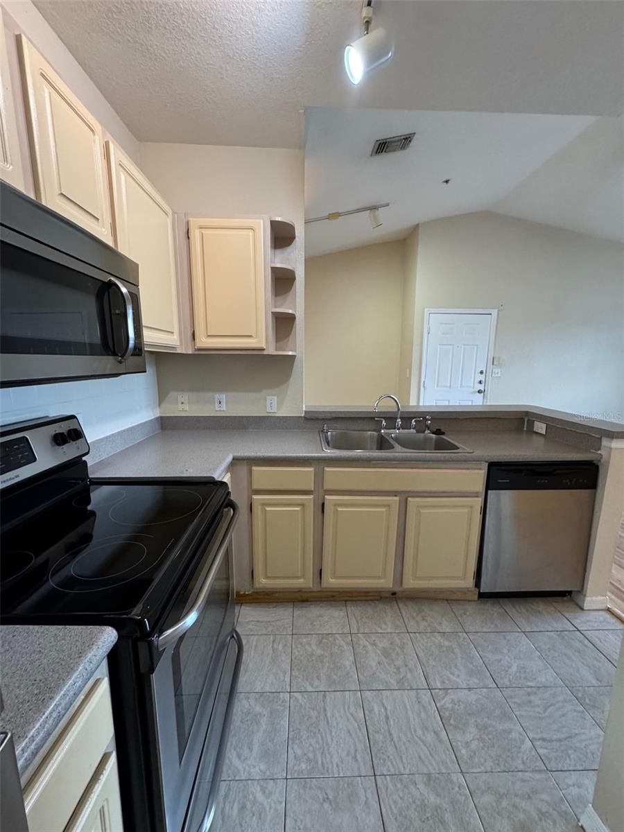 Image 7 of 23 For 5817 Legacy Crescent Place 302