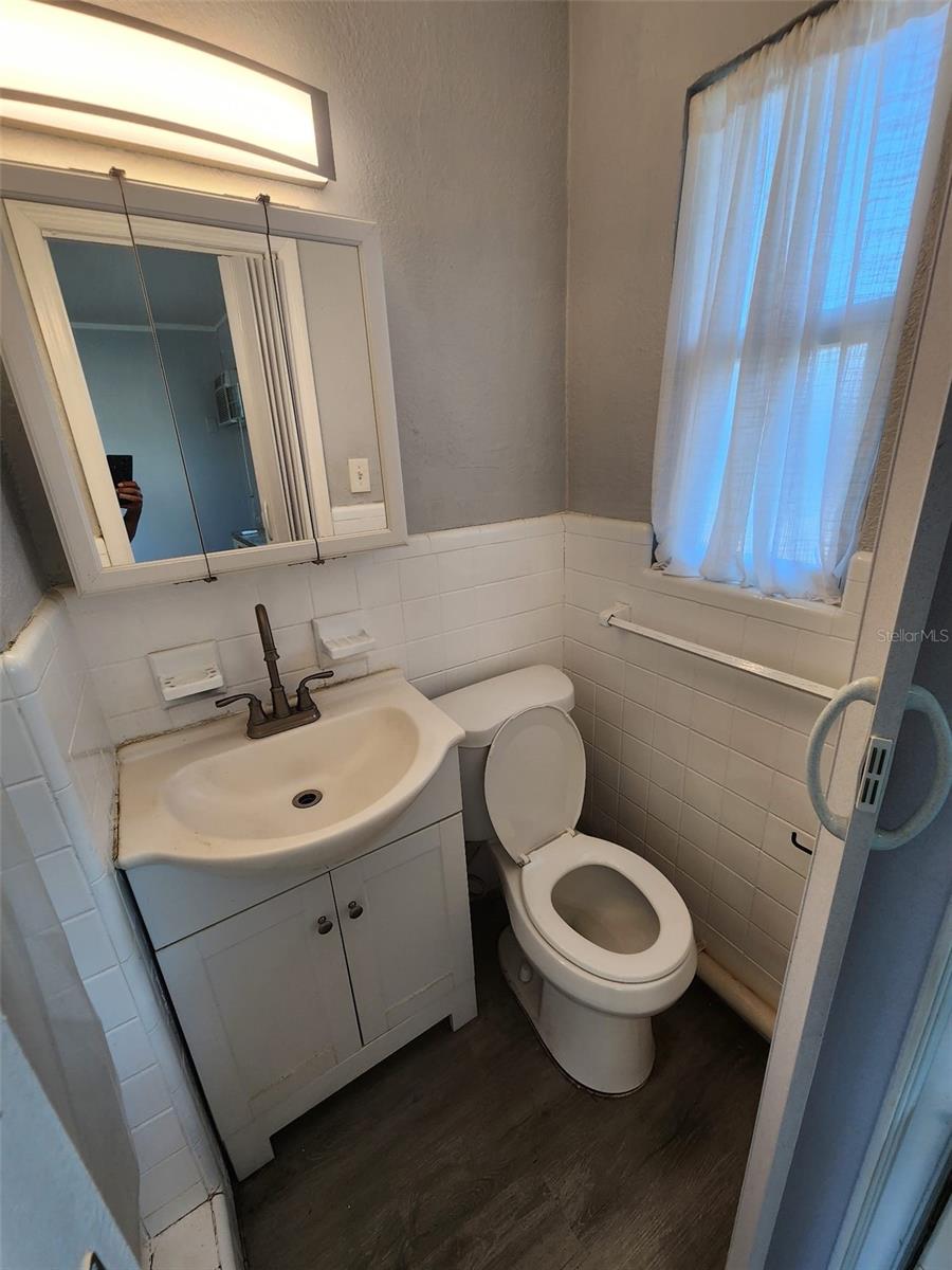 Image 7 of 9 For 407 Jupiter Avenue 4