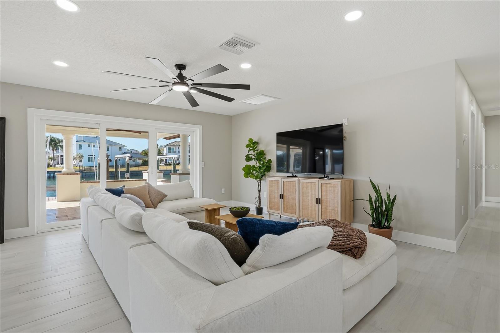 Image 9 of 60 For 3918 Americana