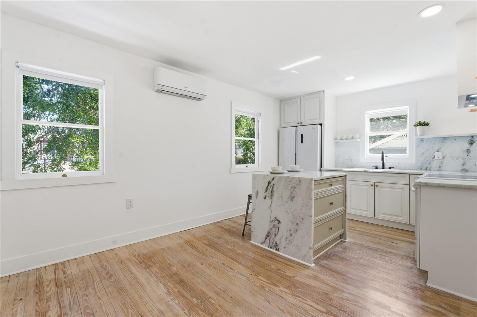 Image 12 of 17 For 326 6th Avenue N 102