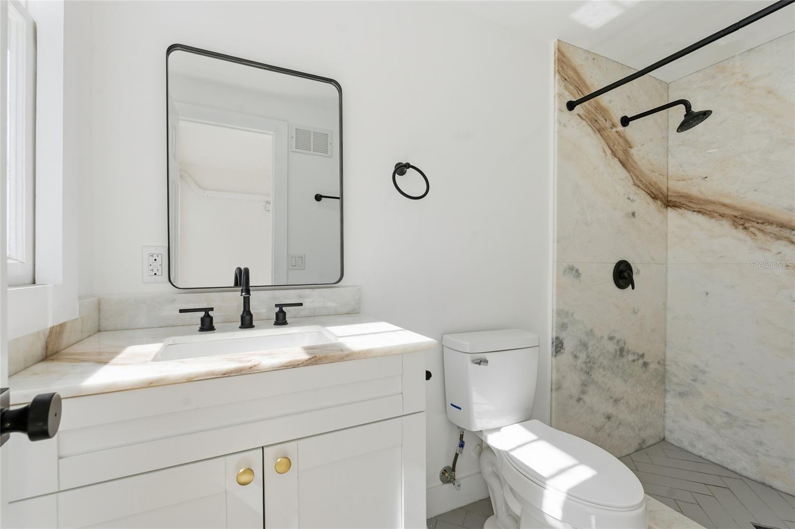 Image 5 of 17 For 326 6th Avenue N 102