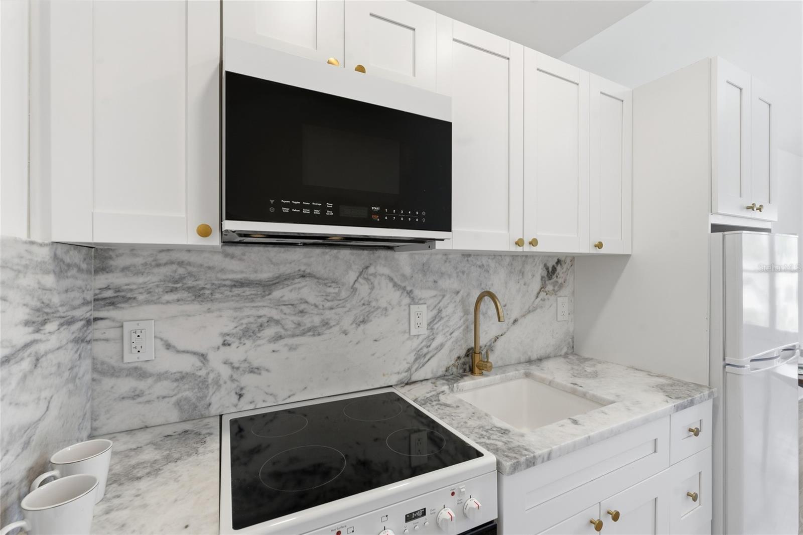 Image 7 of 17 For 326 6th Avenue N 102