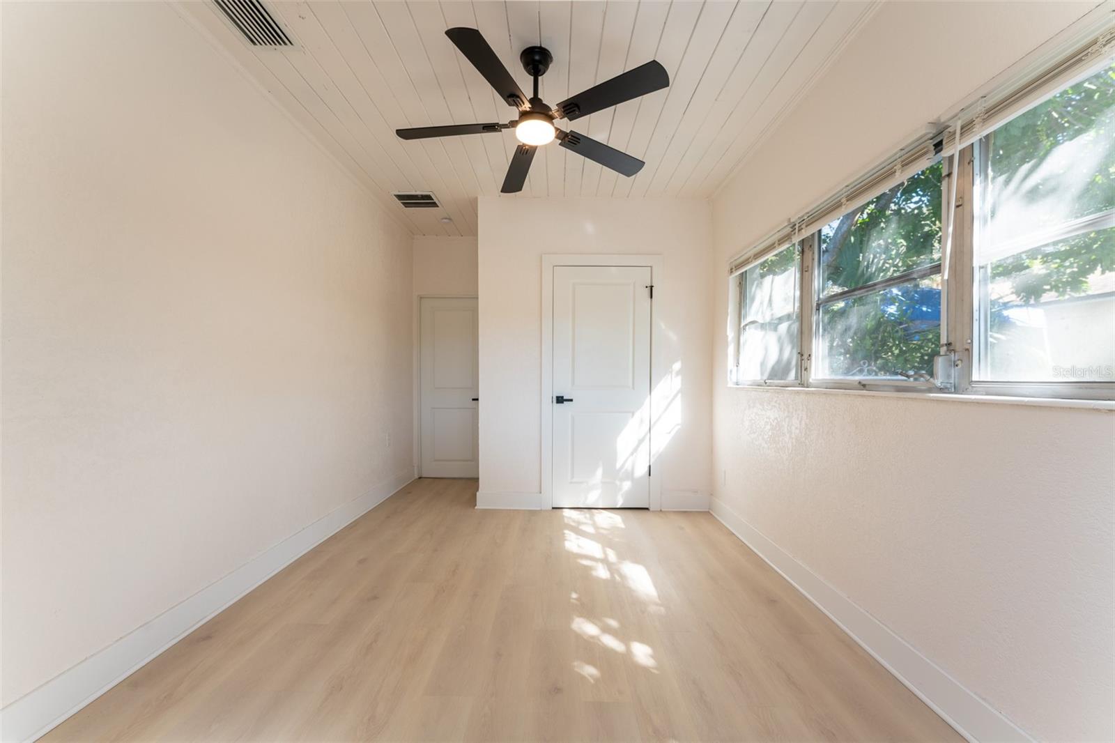 Image 16 of 21 For 2509 16th Avenue S